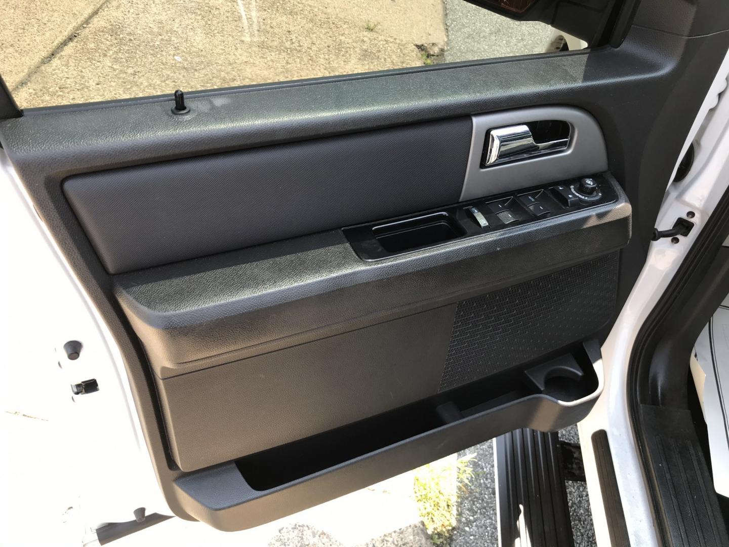 2014 White /Black Ford Expedition Limited 4WD (1FMJU2A56EE) with an 5.4L V8 SOHC 16V FFV engine, 6-Speed Automatic transmission, located at 577 Chester Pike, Prospect Park, PA, 19076, (610) 237-1015, 39.886154, -75.302338 - 2014 Ford Expedition LIMITED DVD Player • Navigation System. Example Financing: • $4,000 Down • $125 Weekly • $250 Bi-Weekly We finance our own vehicles. We do not obtain or review traditional consumer credit reports. Financing decisions are based on verified income, ability to repay,- Photo#10