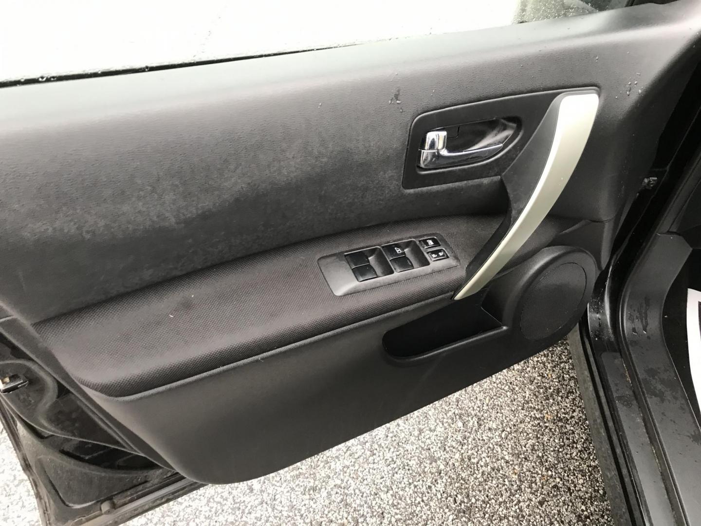 2011 Black /Gray Nissan Rogue S AWD (JN8AS5MV3BW) with an 2.5L L4 DOHC 16V engine, CVT transmission, located at 577 Chester Pike, Prospect Park, PA, 19076, (610) 237-1015, 39.886154, -75.302338 - Photo#9