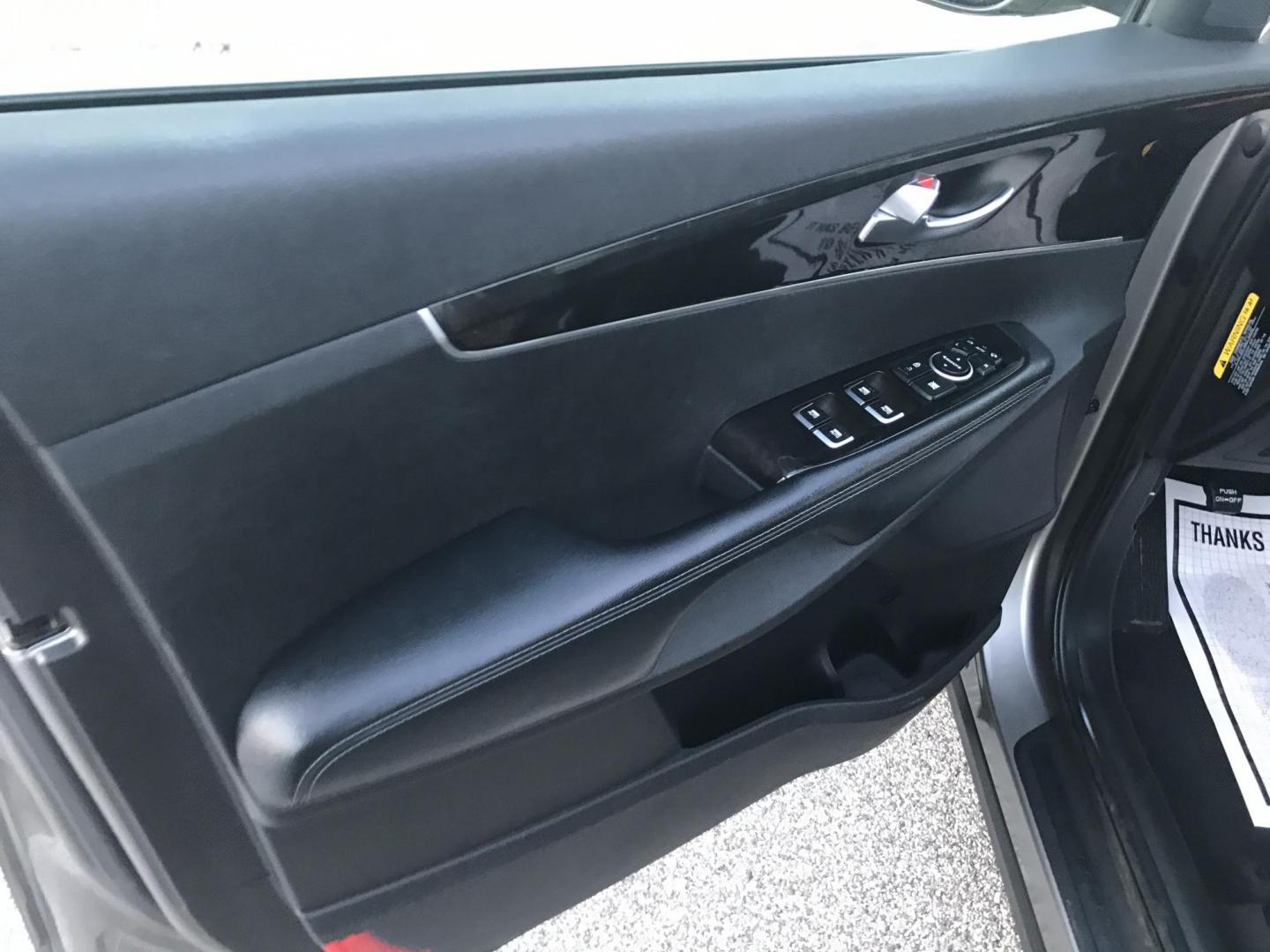 2016 Gray /Gray Kia Sorento EX AWD (5XYPHDA13GG) with an 2.4L L4 DOHC 16V engine, 6-Speed Automatic transmission, located at 577 Chester Pike, Prospect Park, PA, 19076, (610) 237-1015, 39.886154, -75.302338 - 2016 Kia Sorento EX: AWD, backup camera, new PA inspection, SUPER CLEAN, runs LIKE NEW! This vehicle comes inspected and has been given a bumper to bumper safety check. It is very clean, reliable, and well maintained. We offer a unique pay plan that is known for being the easiest and fastest fina - Photo#8