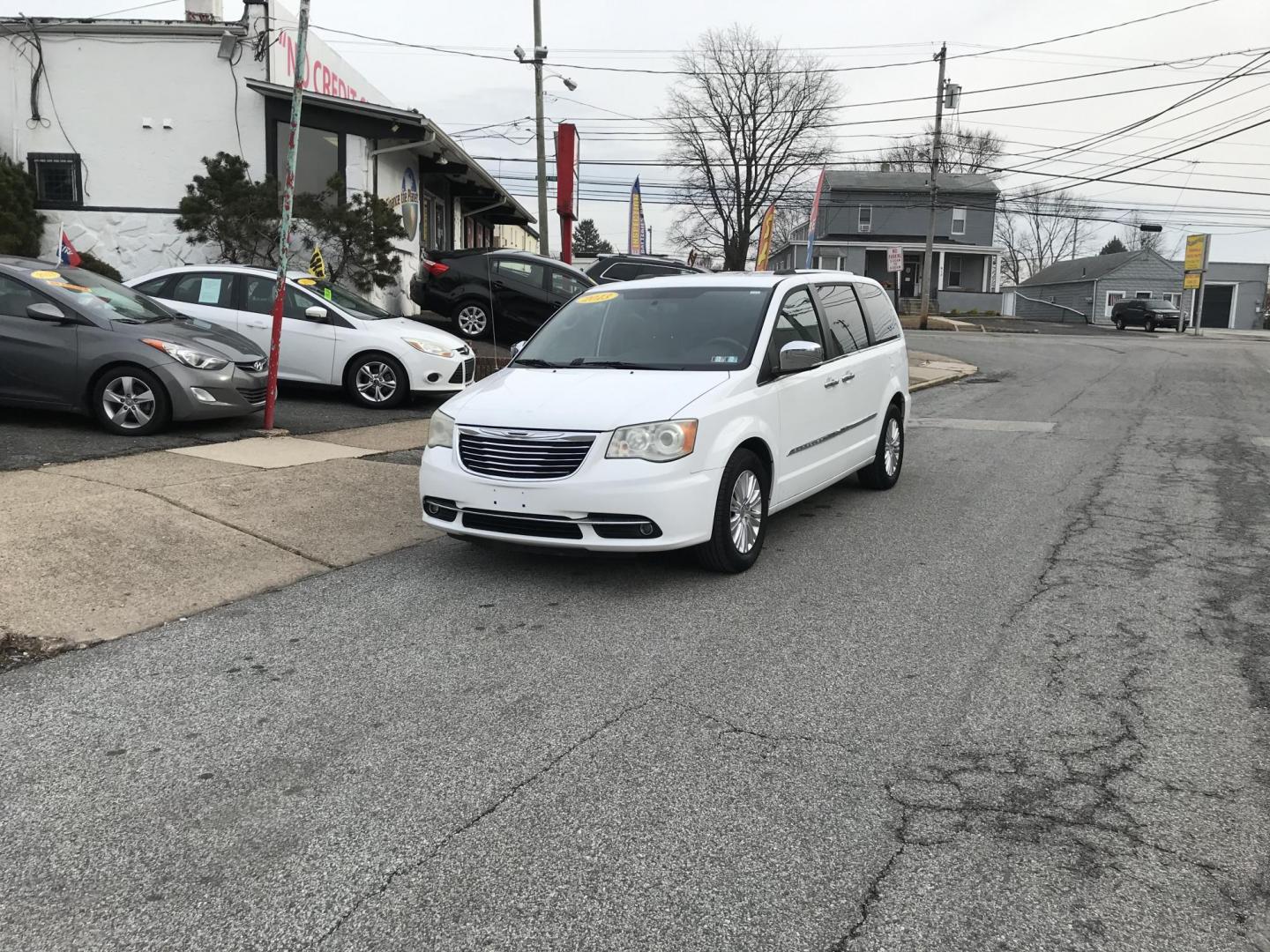 2013 White /Tan Chrysler Town & Country Limited (2C4RC1GG0DR) with an 3.6L V6 DOHC 24V engine, 6-Speed Automatic transmission, located at 577 Chester Pike, Prospect Park, PA, 19076, (610) 237-1015, 39.886154, -75.302338 - 2013 Chrysler Town & Country LIMITED: Only 93k miles, stow n' go seating, DVD player, backup camera, SUPER CLEAN, runs LIKE NEW! This vehicle comes inspected and has been given a bumper to bumper safety check. It is very clean, reliable, and well maintained. We offer a unique pay plan that is kno - Photo#1