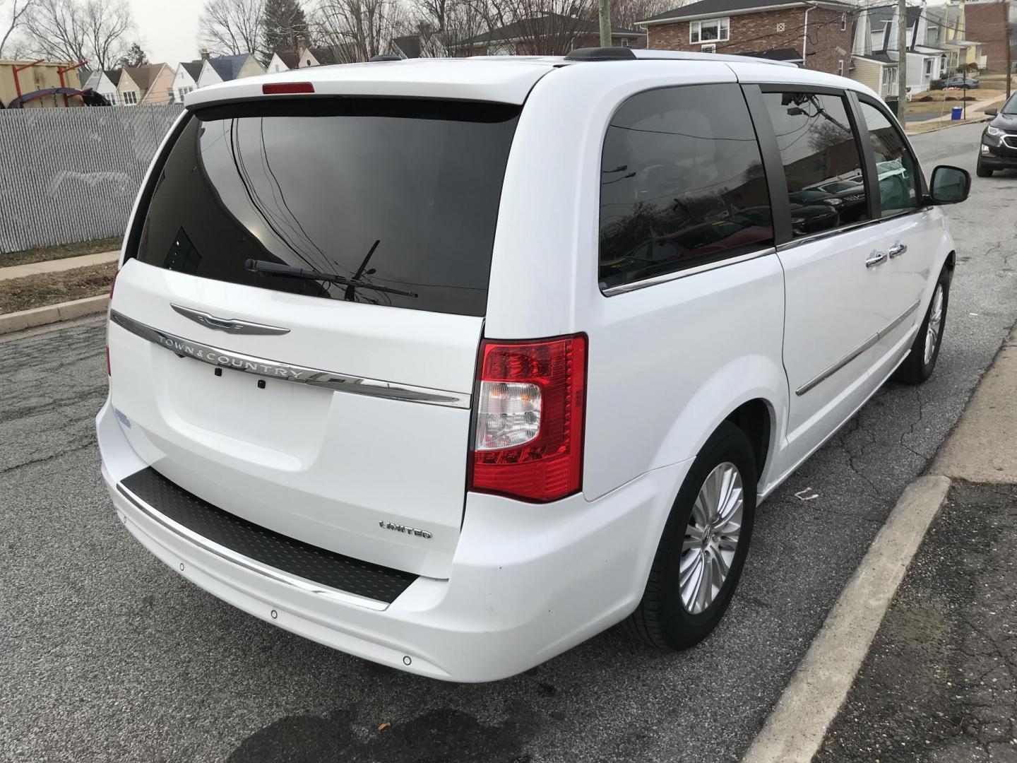 2013 White /Tan Chrysler Town & Country Limited (2C4RC1GG0DR) with an 3.6L V6 DOHC 24V engine, 6-Speed Automatic transmission, located at 577 Chester Pike, Prospect Park, PA, 19076, (610) 237-1015, 39.886154, -75.302338 - 2013 Chrysler Town & Country LIMITED: Only 93k miles, stow n' go seating, DVD player, backup camera, SUPER CLEAN, runs LIKE NEW! This vehicle comes inspected and has been given a bumper to bumper safety check. It is very clean, reliable, and well maintained. We offer a unique pay plan that is kno - Photo#5