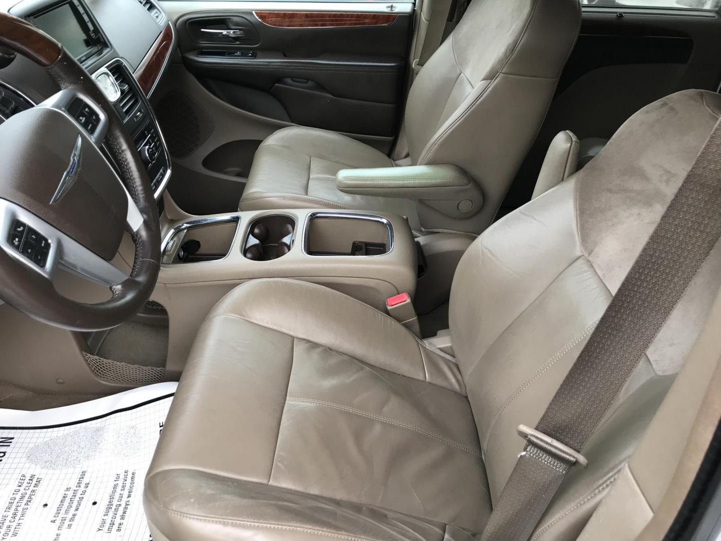 2013 White /Tan Chrysler Town & Country Limited (2C4RC1GG0DR) with an 3.6L V6 DOHC 24V engine, 6-Speed Automatic transmission, located at 577 Chester Pike, Prospect Park, PA, 19076, (610) 237-1015, 39.886154, -75.302338 - 2013 Chrysler Town & Country LIMITED: Only 93k miles, stow n' go seating, DVD player, backup camera, SUPER CLEAN, runs LIKE NEW! This vehicle comes inspected and has been given a bumper to bumper safety check. It is very clean, reliable, and well maintained. We offer a unique pay plan that is kno - Photo#9