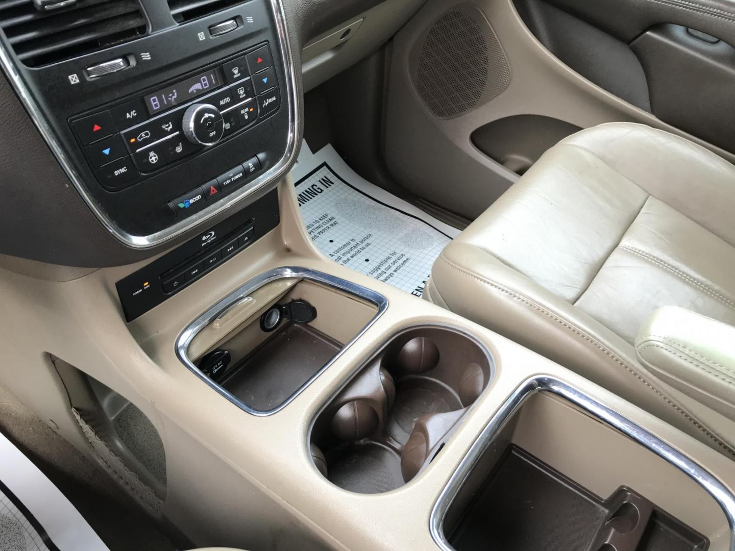 2013 White /Tan Chrysler Town & Country Limited (2C4RC1GG0DR) with an 3.6L V6 DOHC 24V engine, 6-Speed Automatic transmission, located at 577 Chester Pike, Prospect Park, PA, 19076, (610) 237-1015, 39.886154, -75.302338 - 2013 Chrysler Town & Country LIMITED: Only 93k miles, stow n' go seating, DVD player, backup camera, SUPER CLEAN, runs LIKE NEW! This vehicle comes inspected and has been given a bumper to bumper safety check. It is very clean, reliable, and well maintained. We offer a unique pay plan that is kno - Photo#15