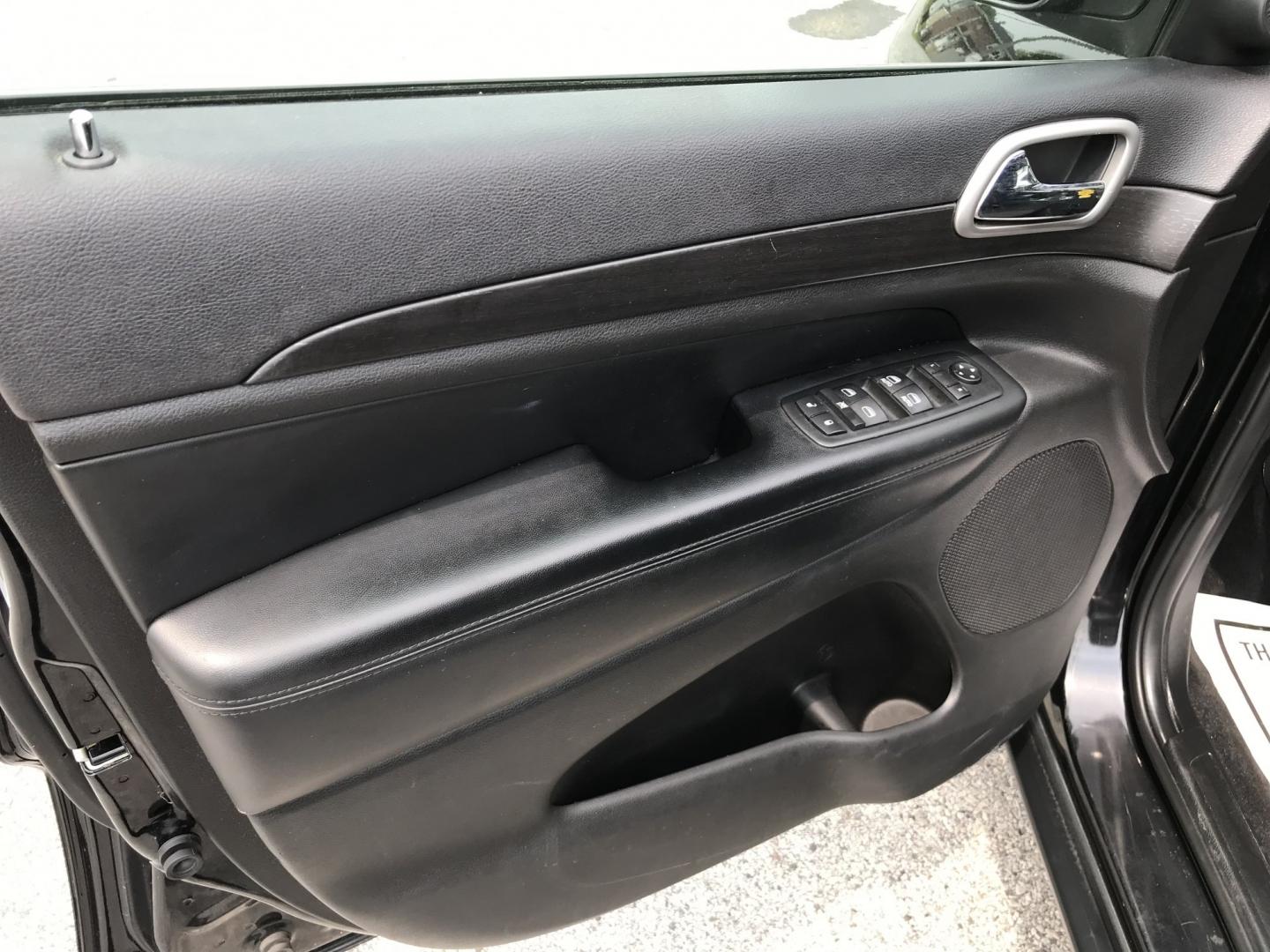 2018 Black /Black Jeep Grand Cherokee Laredo 4WD (1C4RJFAG5JC) with an 3.6L V6 DOHC 24V engine, 8A transmission, located at 577 Chester Pike, Prospect Park, PA, 19076, (610) 237-1015, 39.886154, -75.302338 - 2018 Jeep Grand Cherokee Laredo: 4x4, backup camera, new PA inspection, super clean, runs LIKE NEW! This vehicle comes inspected and has been given a bumper to bumper safety check. It is very clean, reliable, and well maintained. We offer a unique pay plan that is known for being the easiest and- Photo#8