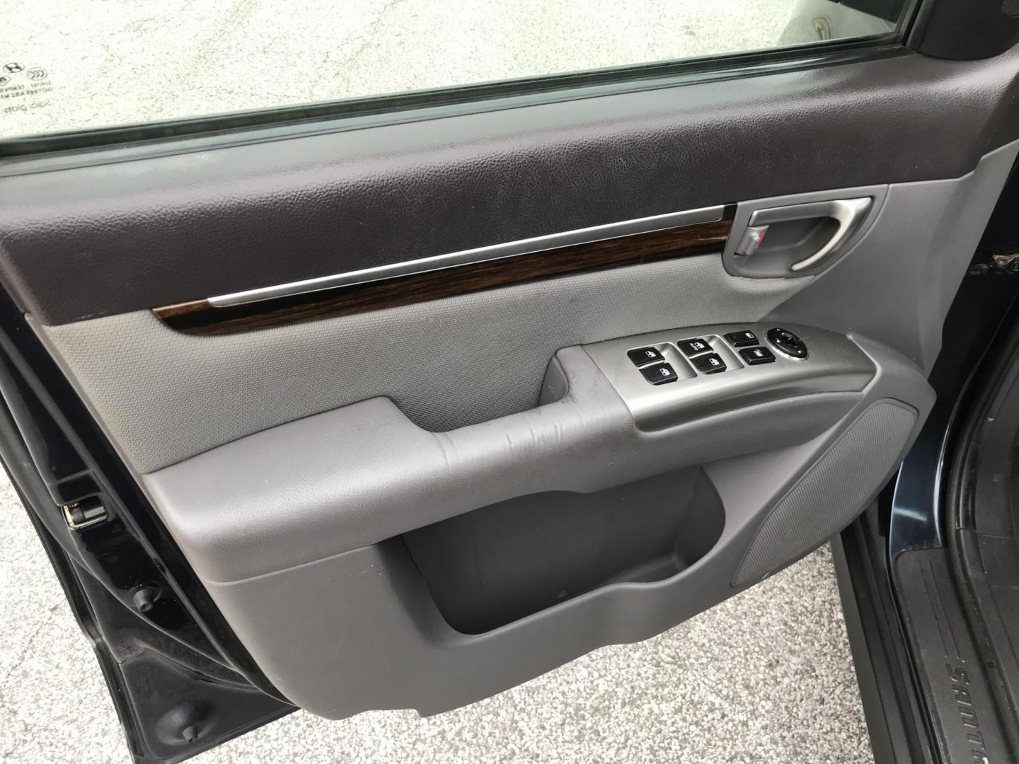 2012 Black /Gray Hyundai Santa Fe GLS 2.4 4WD (5XYZGDAB9CG) with an 2.4L L4 DOHC 16V engine, 6-Speed Automatic transmission, located at 577 Chester Pike, Prospect Park, PA, 19076, (610) 237-1015, 39.886154, -75.302338 - 2012 Hyundai Santa Fe GLS: Only 98k, 4x4, new PA inspection, SUPER CLEAN, runs LIKE NEW! This vehicle comes inspected and has been given a bumper to bumper safety check. It is very clean, reliable, and well maintained. We offer a unique pay plan that is known for being the easiest and fastest fin - Photo#7