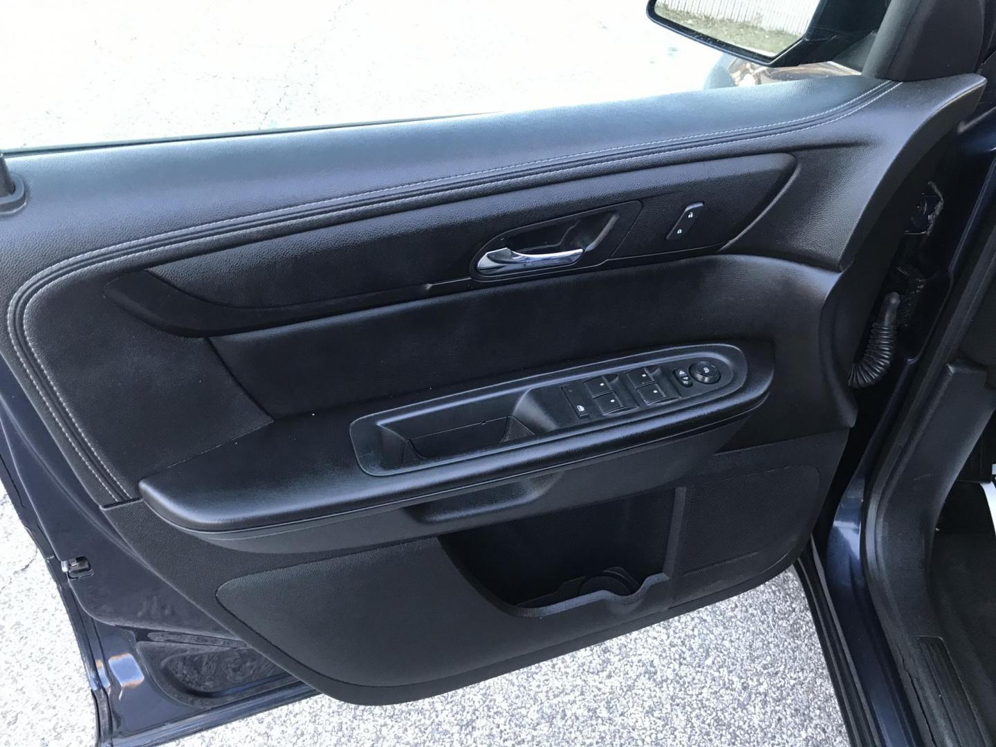 2015 Blue /Gray Chevrolet Traverse 1LT FWD (1GNKRGKDXFJ) with an 3.6L V6 DOHC 24V engine, 6-Speed Automatic transmission, located at 577 Chester Pike, Prospect Park, PA, 19076, (610) 237-1015, 39.886154, -75.302338 - 2015 Chevrolet Traverse 1LT: Backup camera, 3rd row seating, new PA inspection, SUPER CLEAN, runs LIKE NEW! This vehicle comes inspected and has been given a bumper to bumper safety check. It is very clean, reliable, and well maintained. We offer a unique pay plan that is known for being the easi - Photo#9