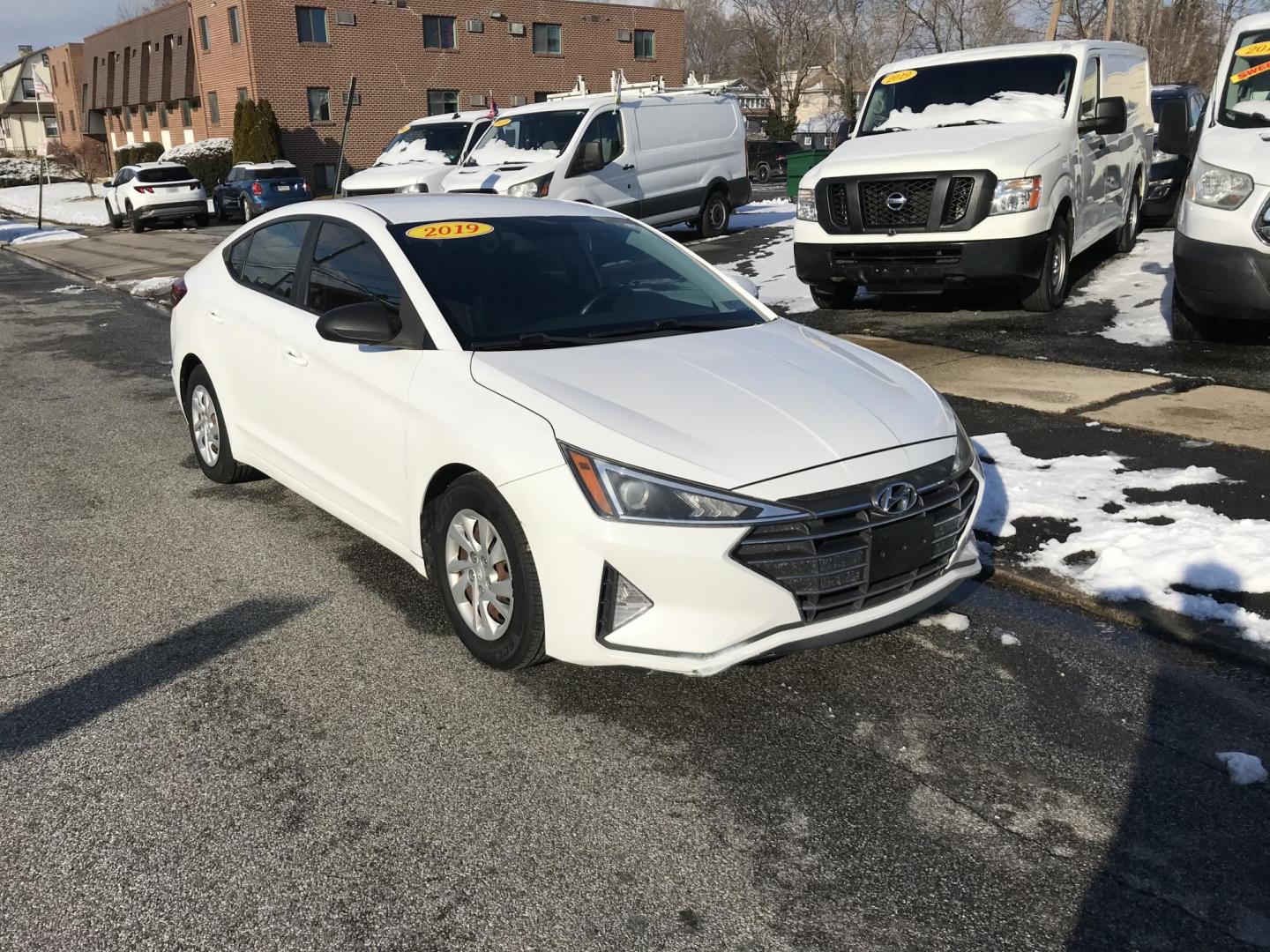 2019 White /Gray Hyundai Elantra SE 6AT (5NPD74LF8KH) with an 1.8L L4 DOHC 16V engine, 6A transmission, located at 577 Chester Pike, Prospect Park, PA, 19076, (610) 237-1015, 39.886154, -75.302338 - Photo#2