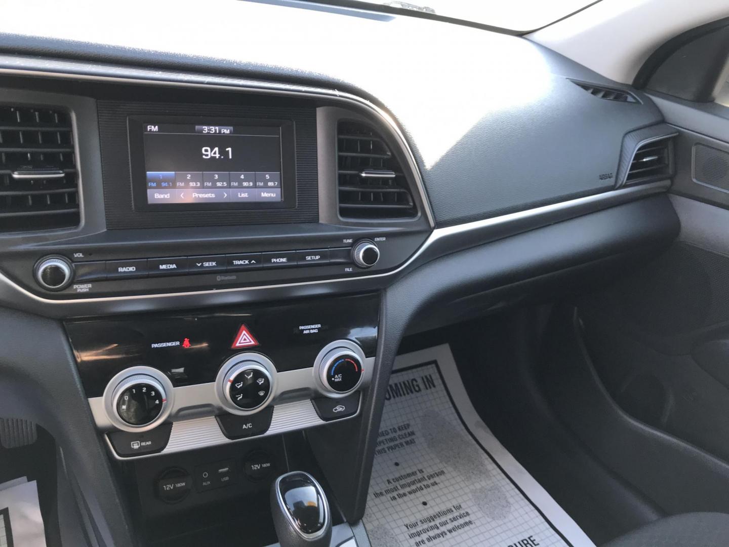 2019 White /Gray Hyundai Elantra SE 6AT (5NPD74LF8KH) with an 1.8L L4 DOHC 16V engine, 6A transmission, located at 577 Chester Pike, Prospect Park, PA, 19076, (610) 237-1015, 39.886154, -75.302338 - Photo#12