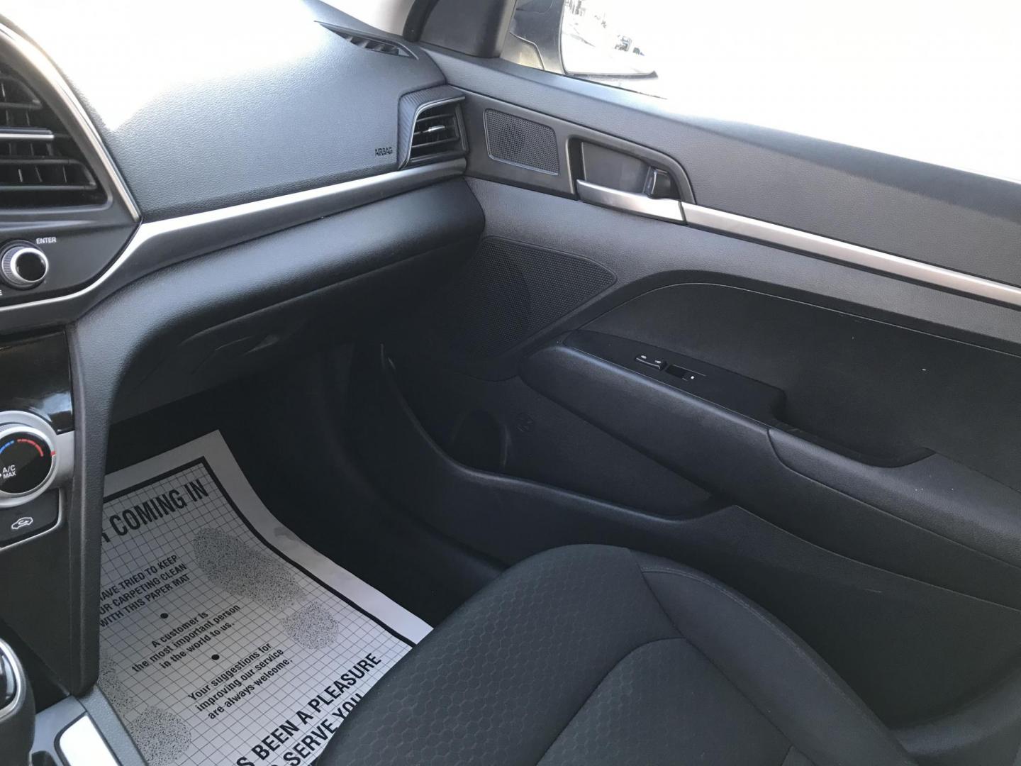 2019 White /Gray Hyundai Elantra SE 6AT (5NPD74LF8KH) with an 1.8L L4 DOHC 16V engine, 6A transmission, located at 577 Chester Pike, Prospect Park, PA, 19076, (610) 237-1015, 39.886154, -75.302338 - Photo#15