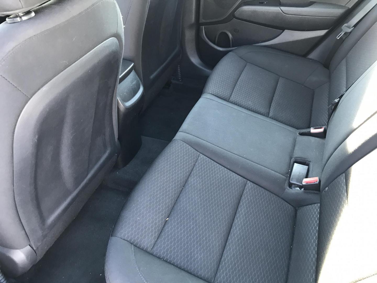 2019 White /Gray Hyundai Elantra SE 6AT (5NPD74LF8KH) with an 1.8L L4 DOHC 16V engine, 6A transmission, located at 577 Chester Pike, Prospect Park, PA, 19076, (610) 237-1015, 39.886154, -75.302338 - Photo#16