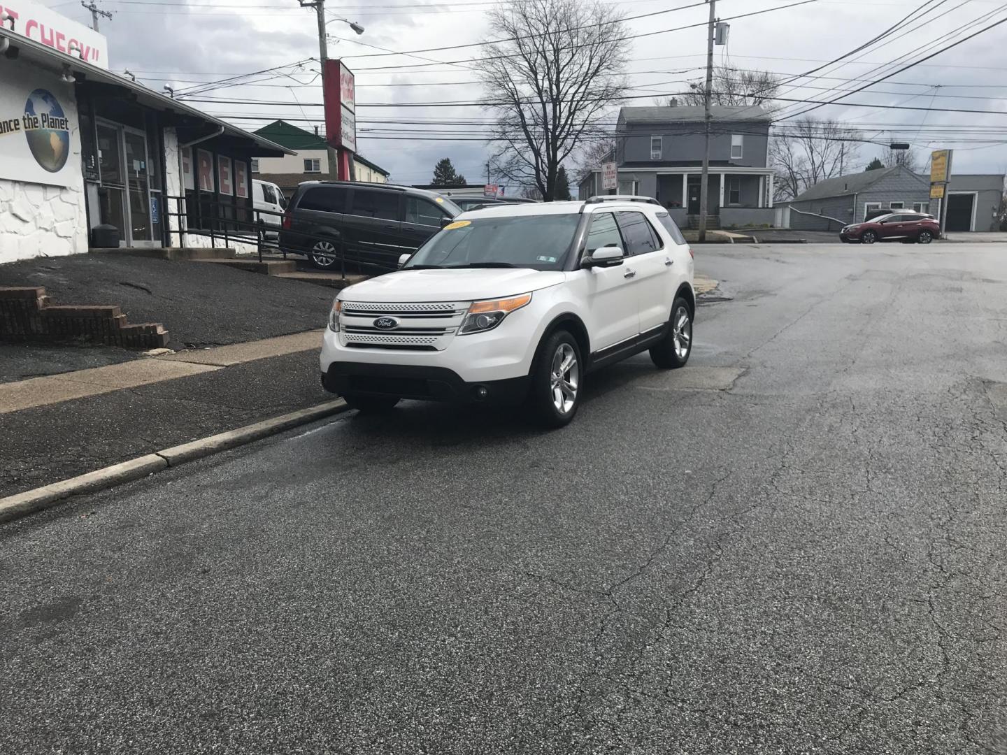 2015 White /Tan Ford Explorer Limited 4WD (1FM5K8F8XFG) with an 3.5L V6 DOHC 24V engine, 6-Speed Automatic transmission, located at 577 Chester Pike, Prospect Park, PA, 19076, (610) 237-1015, 39.886154, -75.302338 - Photo#1