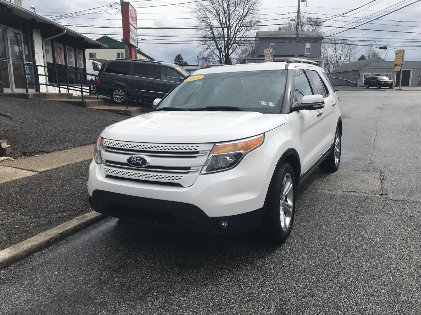 2015 White /Tan Ford Explorer Limited 4WD (1FM5K8F8XFG) with an 3.5L V6 DOHC 24V engine, 6-Speed Automatic transmission, located at 577 Chester Pike, Prospect Park, PA, 19076, (610) 237-1015, 39.886154, -75.302338 - Photo#2