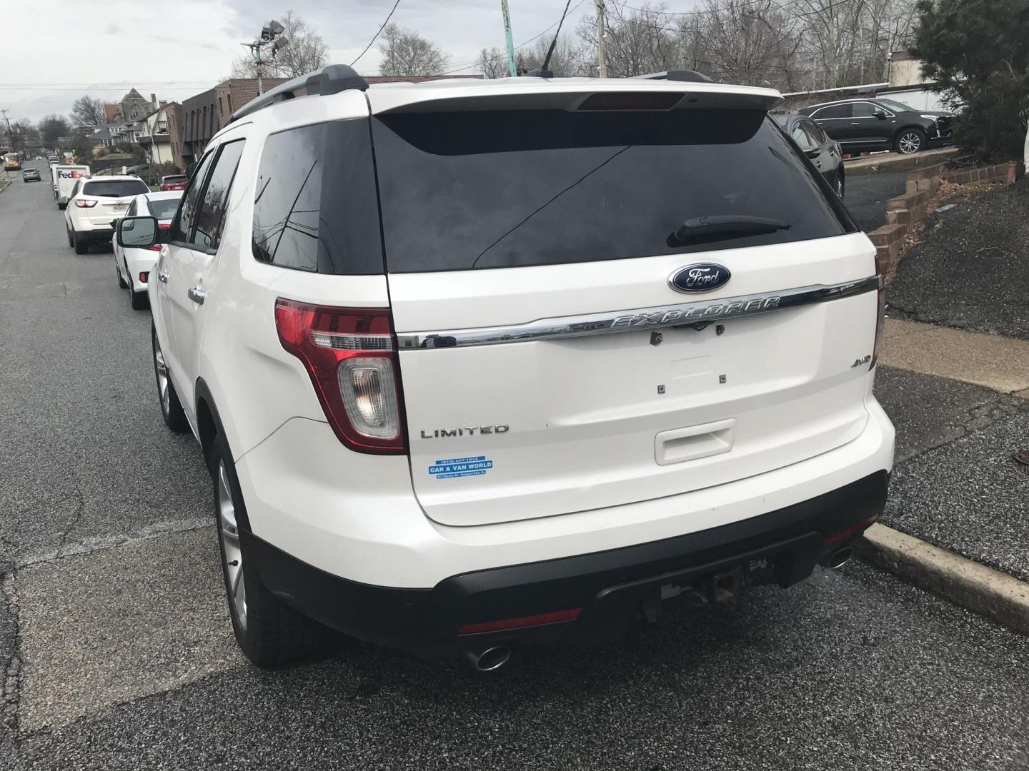 2015 White /Tan Ford Explorer Limited 4WD (1FM5K8F8XFG) with an 3.5L V6 DOHC 24V engine, 6-Speed Automatic transmission, located at 577 Chester Pike, Prospect Park, PA, 19076, (610) 237-1015, 39.886154, -75.302338 - Photo#5