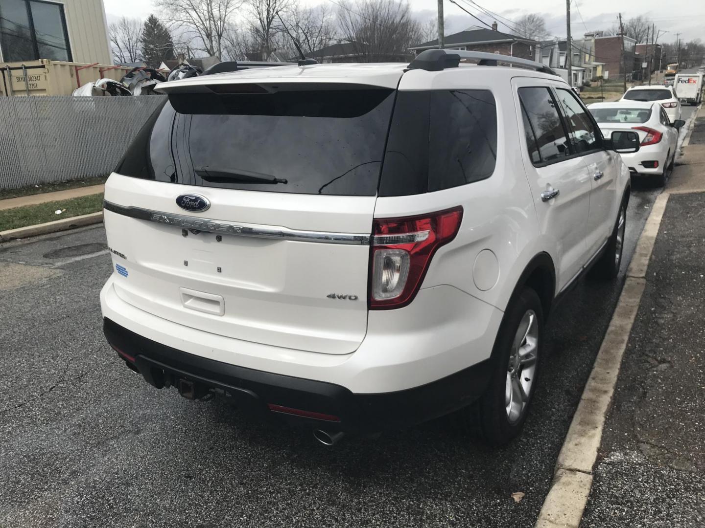 2015 White /Tan Ford Explorer Limited 4WD (1FM5K8F8XFG) with an 3.5L V6 DOHC 24V engine, 6-Speed Automatic transmission, located at 577 Chester Pike, Prospect Park, PA, 19076, (610) 237-1015, 39.886154, -75.302338 - Photo#4