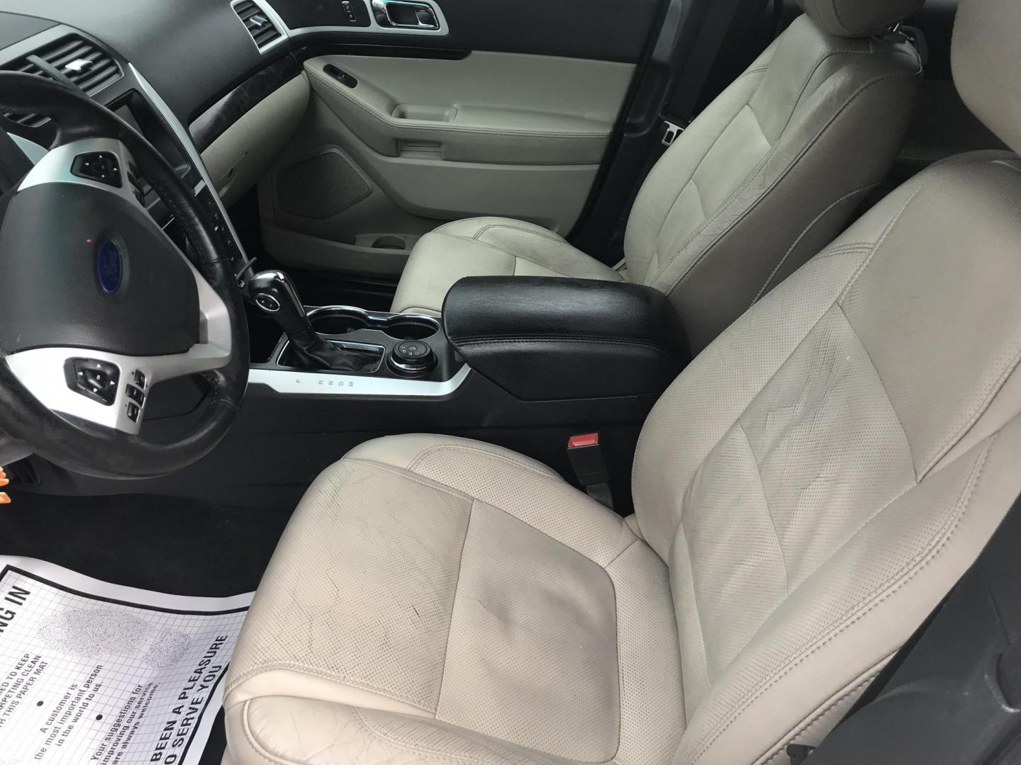 2015 White /Tan Ford Explorer Limited 4WD (1FM5K8F8XFG) with an 3.5L V6 DOHC 24V engine, 6-Speed Automatic transmission, located at 577 Chester Pike, Prospect Park, PA, 19076, (610) 237-1015, 39.886154, -75.302338 - Photo#10