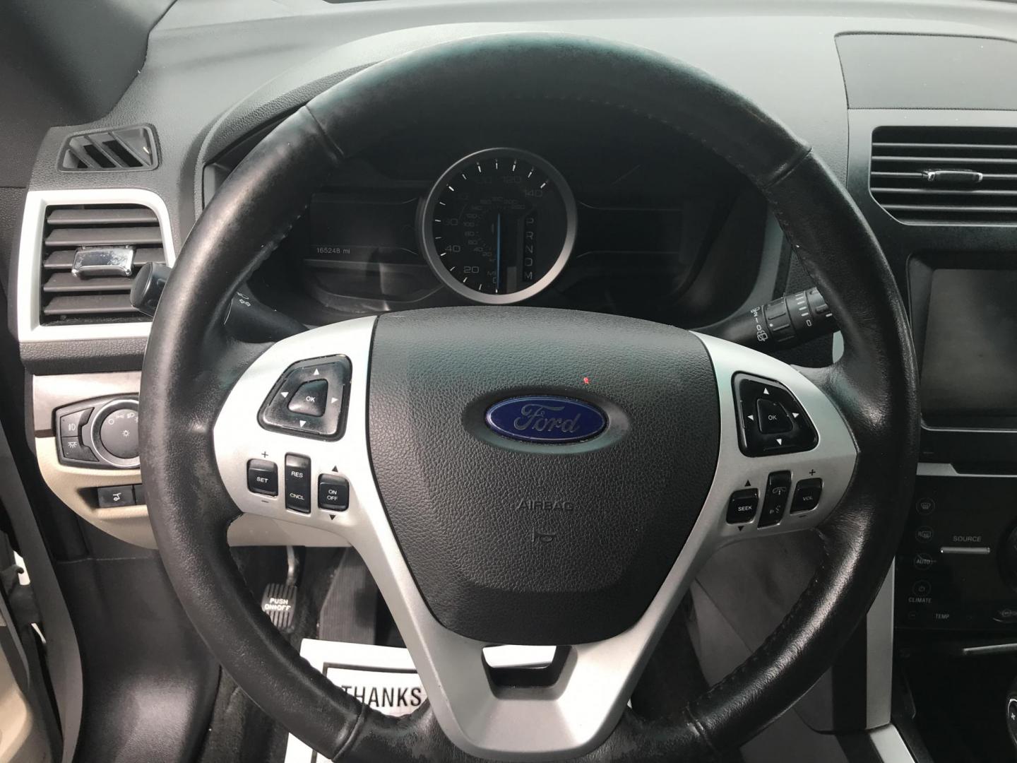 2015 White /Tan Ford Explorer Limited 4WD (1FM5K8F8XFG) with an 3.5L V6 DOHC 24V engine, 6-Speed Automatic transmission, located at 577 Chester Pike, Prospect Park, PA, 19076, (610) 237-1015, 39.886154, -75.302338 - Photo#12