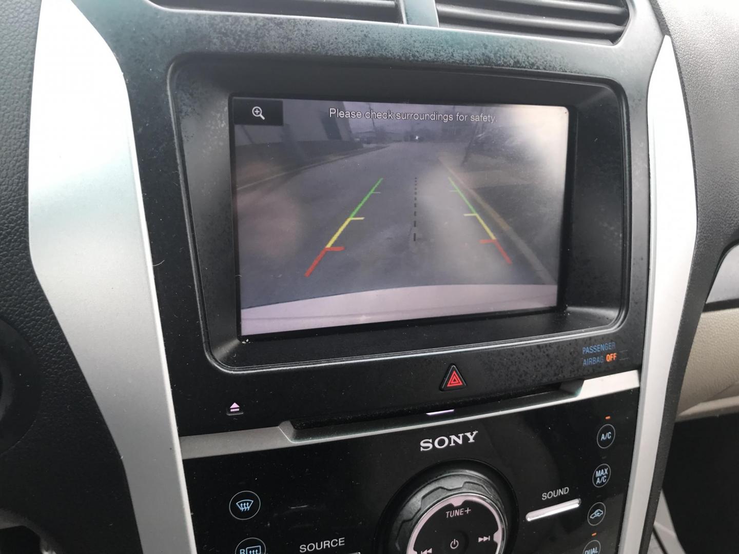 2015 White /Tan Ford Explorer Limited 4WD (1FM5K8F8XFG) with an 3.5L V6 DOHC 24V engine, 6-Speed Automatic transmission, located at 577 Chester Pike, Prospect Park, PA, 19076, (610) 237-1015, 39.886154, -75.302338 - Photo#15