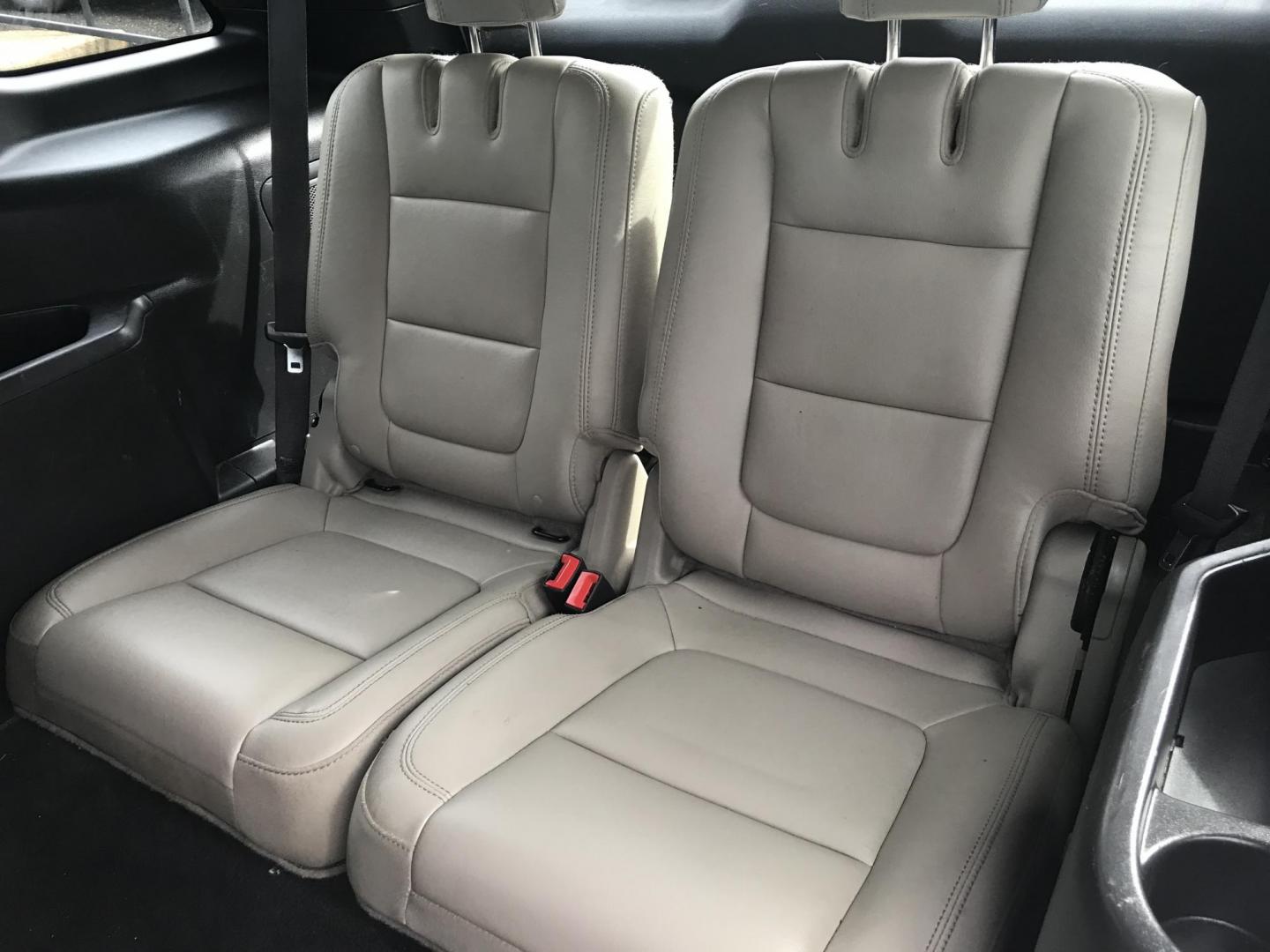 2015 White /Tan Ford Explorer Limited 4WD (1FM5K8F8XFG) with an 3.5L V6 DOHC 24V engine, 6-Speed Automatic transmission, located at 577 Chester Pike, Prospect Park, PA, 19076, (610) 237-1015, 39.886154, -75.302338 - Photo#19