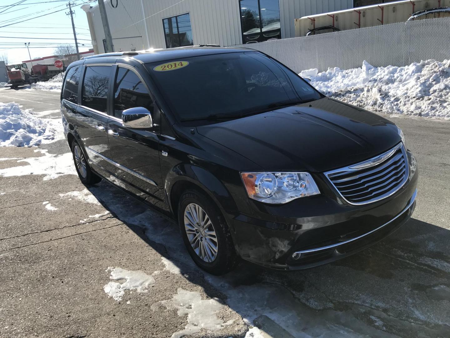 2014 Black /Black Chrysler Town & Country Touring-L (2C4RC1CG6ER) with an 3.6L V6 DOHC 24V engine, 6-Speed Automatic transmission, located at 577 Chester Pike, Prospect Park, PA, 19076, (610) 237-1015, 39.886154, -75.302338 - 2013 Chrysler Town & Country Touring L: DVD player, screen radio, backup camera, stow & go seating, new PA inspection, SUPER CLEAN, runs LIKE NEW! This vehicle comes inspected and has been given a bumper to bumper safety check. It is very clean, reliable, and well maintained. We offer a unique pa - Photo#3