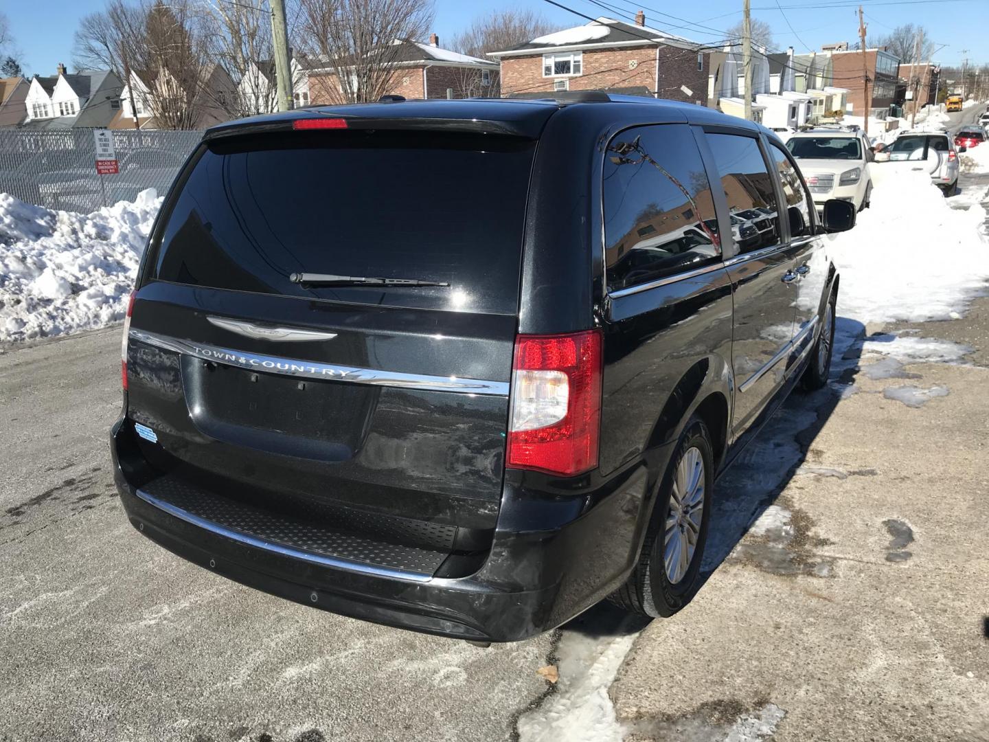 2014 Black /Black Chrysler Town & Country Touring-L (2C4RC1CG6ER) with an 3.6L V6 DOHC 24V engine, 6-Speed Automatic transmission, located at 577 Chester Pike, Prospect Park, PA, 19076, (610) 237-1015, 39.886154, -75.302338 - 2013 Chrysler Town & Country Touring L: DVD player, screen radio, backup camera, stow & go seating, new PA inspection, SUPER CLEAN, runs LIKE NEW! This vehicle comes inspected and has been given a bumper to bumper safety check. It is very clean, reliable, and well maintained. We offer a unique pa - Photo#4