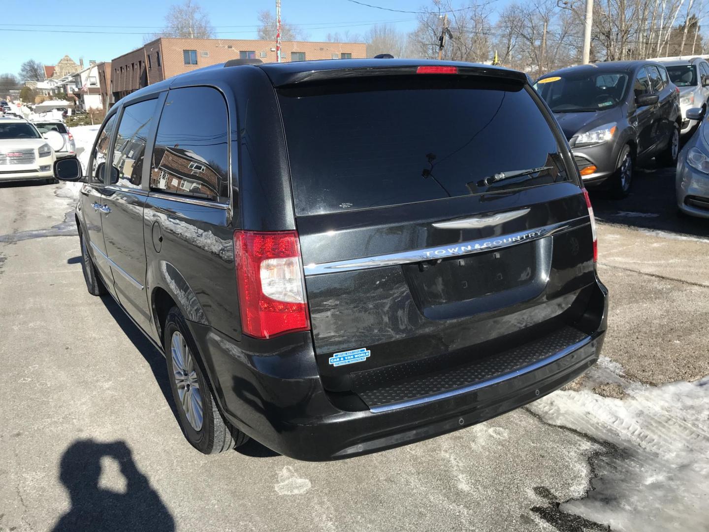 2014 Black /Black Chrysler Town & Country Touring-L (2C4RC1CG6ER) with an 3.6L V6 DOHC 24V engine, 6-Speed Automatic transmission, located at 577 Chester Pike, Prospect Park, PA, 19076, (610) 237-1015, 39.886154, -75.302338 - 2013 Chrysler Town & Country Touring L: DVD player, screen radio, backup camera, stow & go seating, new PA inspection, SUPER CLEAN, runs LIKE NEW! This vehicle comes inspected and has been given a bumper to bumper safety check. It is very clean, reliable, and well maintained. We offer a unique pa - Photo#5