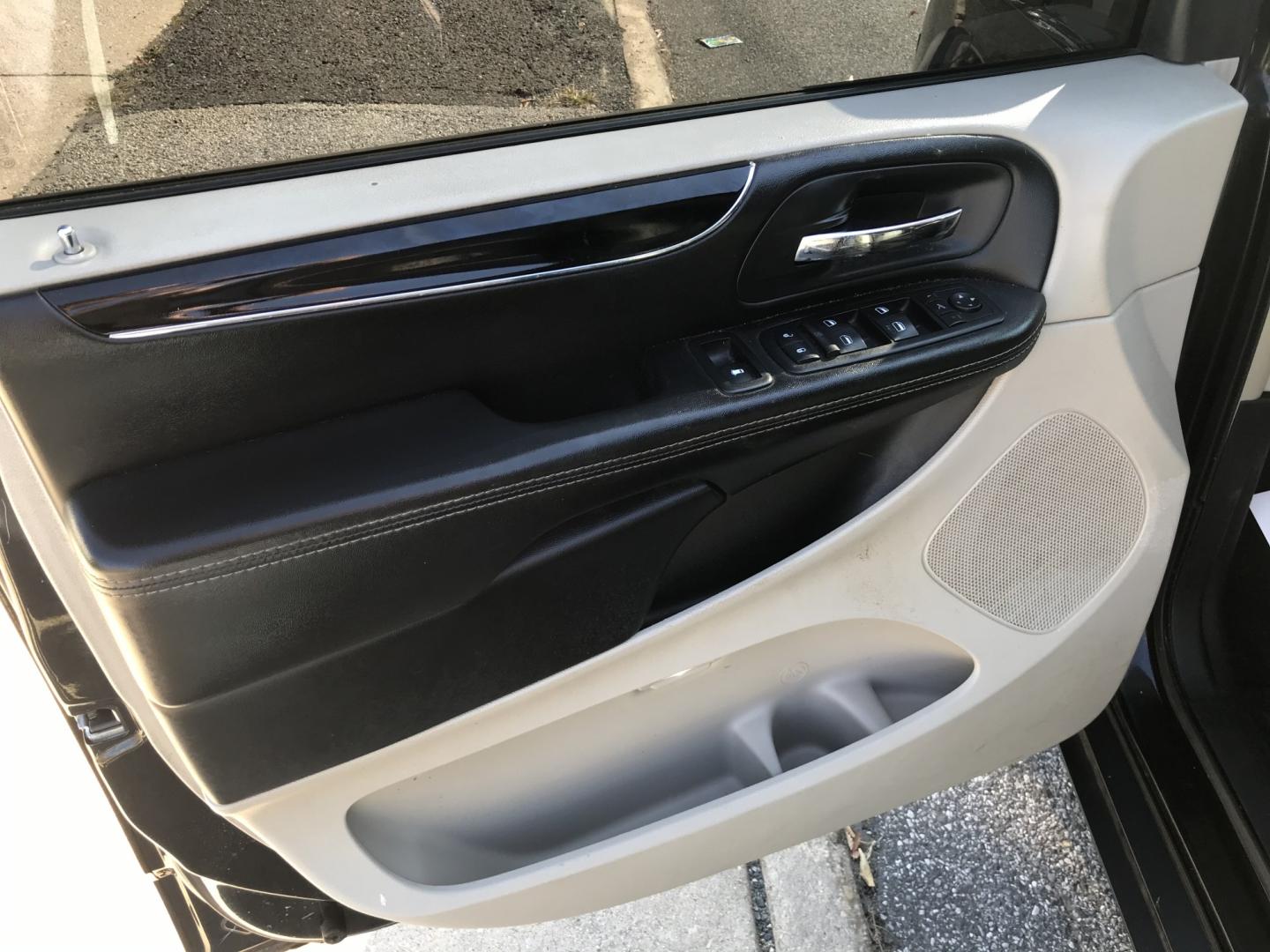 2014 Black /Black Chrysler Town & Country Touring-L (2C4RC1CG6ER) with an 3.6L V6 DOHC 24V engine, 6-Speed Automatic transmission, located at 577 Chester Pike, Prospect Park, PA, 19076, (610) 237-1015, 39.886154, -75.302338 - 2014 Chrysler Town & Country Touring L: DVD player, screen radio, backup camera, stow & go seating, new PA inspection, SUPER CLEAN, runs LIKE NEW! This vehicle comes inspected and has been given a bumper to bumper safety check. It is very clean, reliable, and well maintained. We offer a unique pa- Photo#9