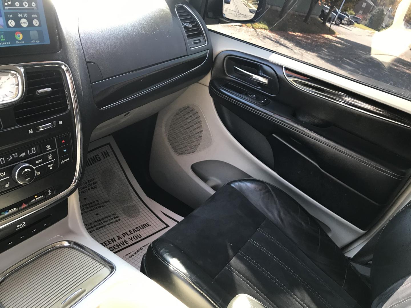 2014 Black /Black Chrysler Town & Country Touring-L (2C4RC1CG6ER) with an 3.6L V6 DOHC 24V engine, 6-Speed Automatic transmission, located at 577 Chester Pike, Prospect Park, PA, 19076, (610) 237-1015, 39.886154, -75.302338 - 2014 Chrysler Town & Country Touring L: DVD player, screen radio, backup camera, stow & go seating, new PA inspection, SUPER CLEAN, runs LIKE NEW! This vehicle comes inspected and has been given a bumper to bumper safety check. It is very clean, reliable, and well maintained. We offer a unique pa- Photo#16
