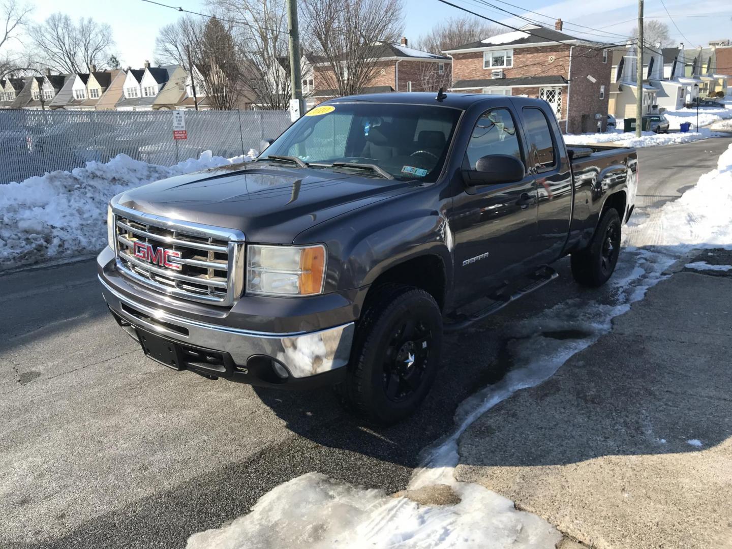 2010 Gray /Gray GMC Sierra 1500 SLE Ext. Cab 4WD (1GTSKVE35AZ) with an 5.3L V8 OHV 16V FFV engine, 4-Speed Automatic transmission, located at 577 Chester Pike, Prospect Park, PA, 19076, (610) 237-1015, 39.886154, -75.302338 - Photo#1