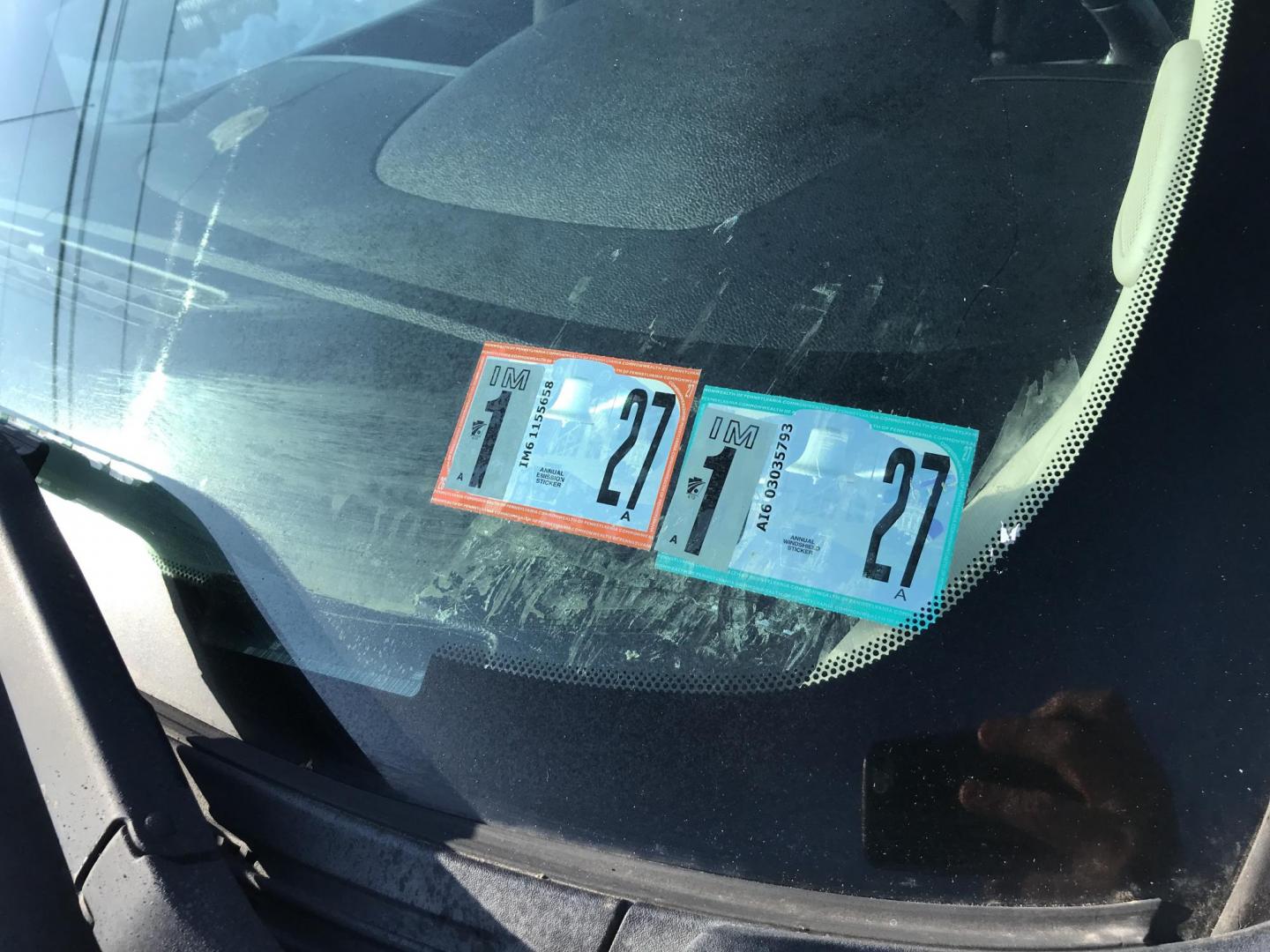 2010 Gray /Gray GMC Sierra 1500 SLE Ext. Cab 4WD (1GTSKVE35AZ) with an 5.3L V8 OHV 16V FFV engine, 4-Speed Automatic transmission, located at 577 Chester Pike, Prospect Park, PA, 19076, (610) 237-1015, 39.886154, -75.302338 - Photo#3