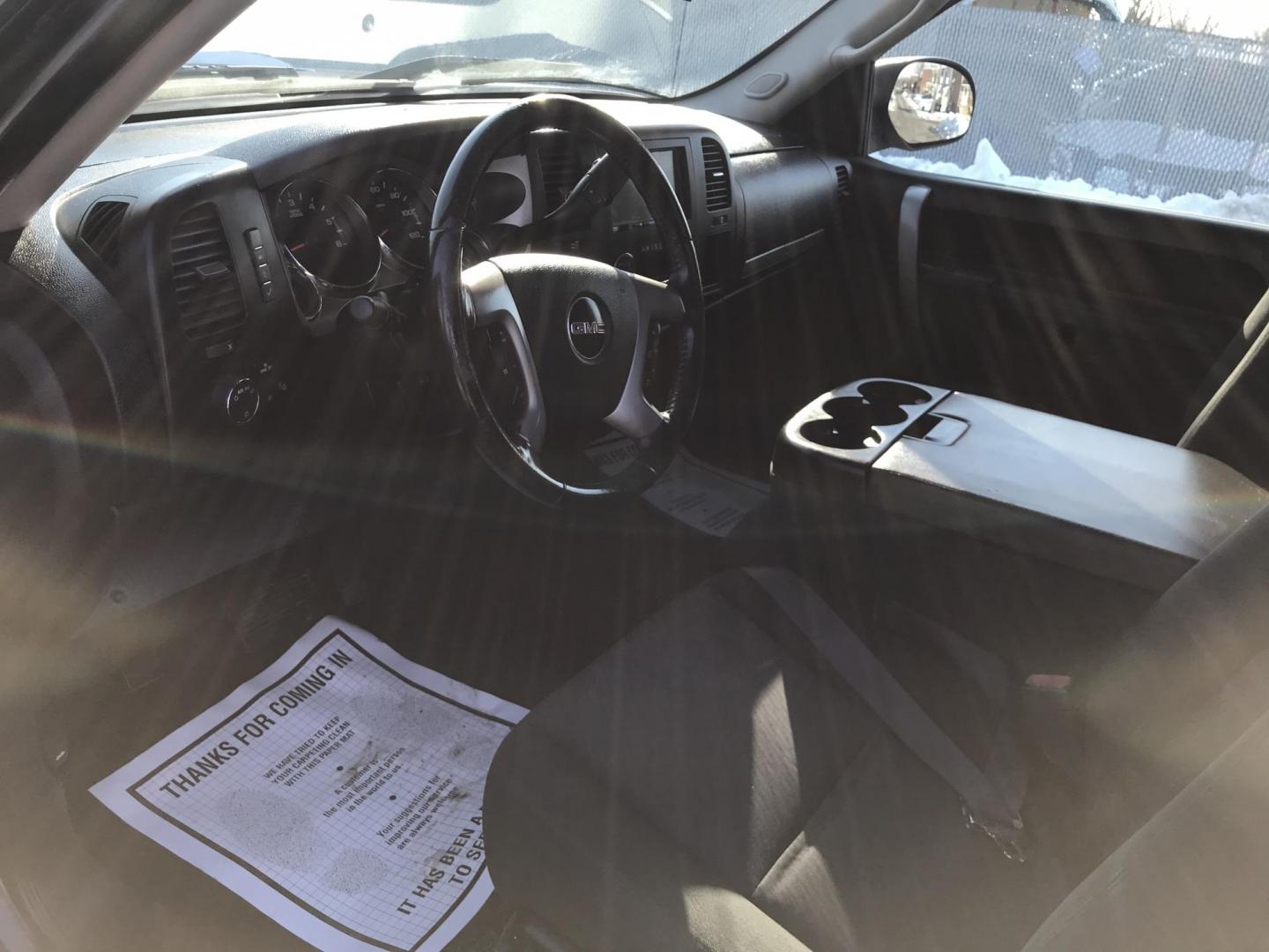 2010 Gray /Gray GMC Sierra 1500 SLE Ext. Cab 4WD (1GTSKVE35AZ) with an 5.3L V8 OHV 16V FFV engine, 4-Speed Automatic transmission, located at 577 Chester Pike, Prospect Park, PA, 19076, (610) 237-1015, 39.886154, -75.302338 - Photo#7