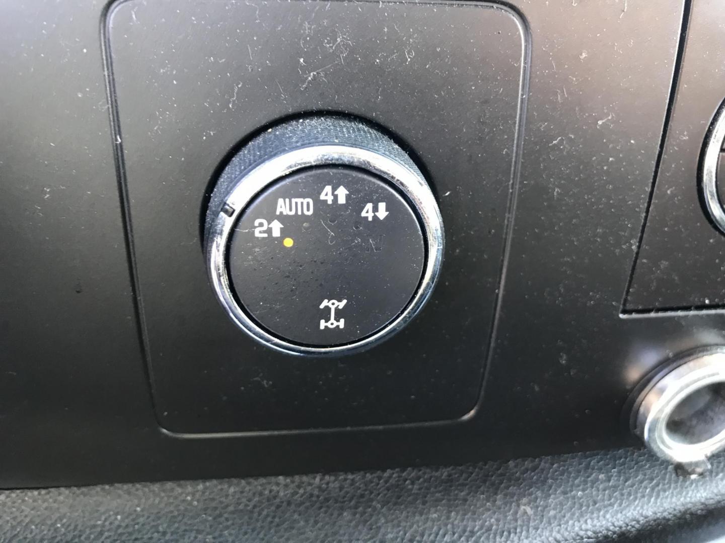 2010 Gray /Gray GMC Sierra 1500 SLE Ext. Cab 4WD (1GTSKVE35AZ) with an 5.3L V8 OHV 16V FFV engine, 4-Speed Automatic transmission, located at 577 Chester Pike, Prospect Park, PA, 19076, (610) 237-1015, 39.886154, -75.302338 - Photo#13