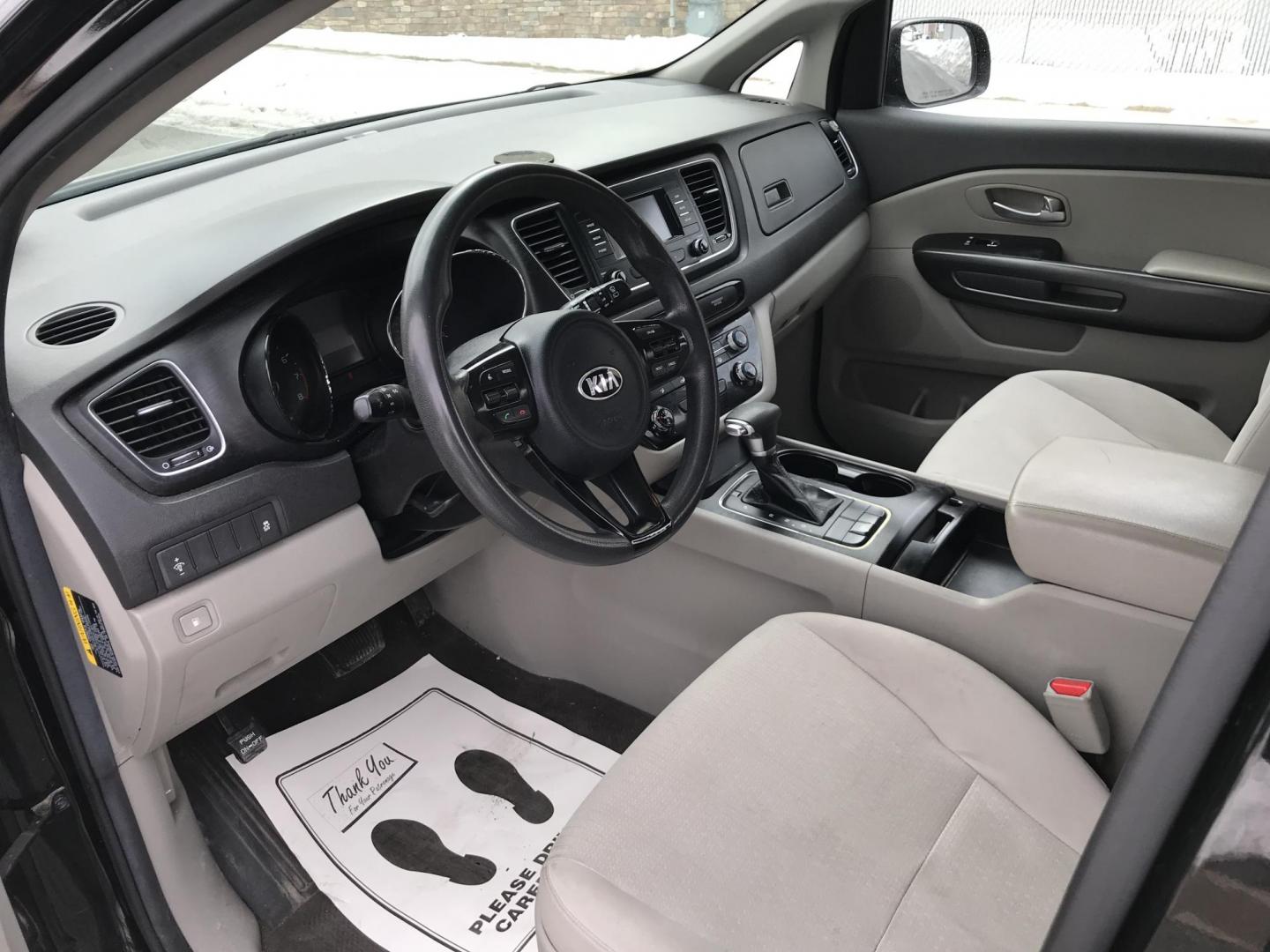 2017 Black /Beige Kia Sedona L (KNDMA5C17H6) with an 3.3L V6 DOHC 24V engine, 6A transmission, located at 577 Chester Pike, Prospect Park, PA, 19076, (610) 237-1015, 39.886154, -75.302338 - 2017 Kia Sedona L: Backup camera, new PA inspection, SUPER CLEAN, runs LIKE NEW! This vehicle comes inspected and has been given a bumper to bumper safety check. It is very clean, reliable, and well maintained. We offer a unique pay plan that is known for being the easiest and fastest financing o - Photo#7