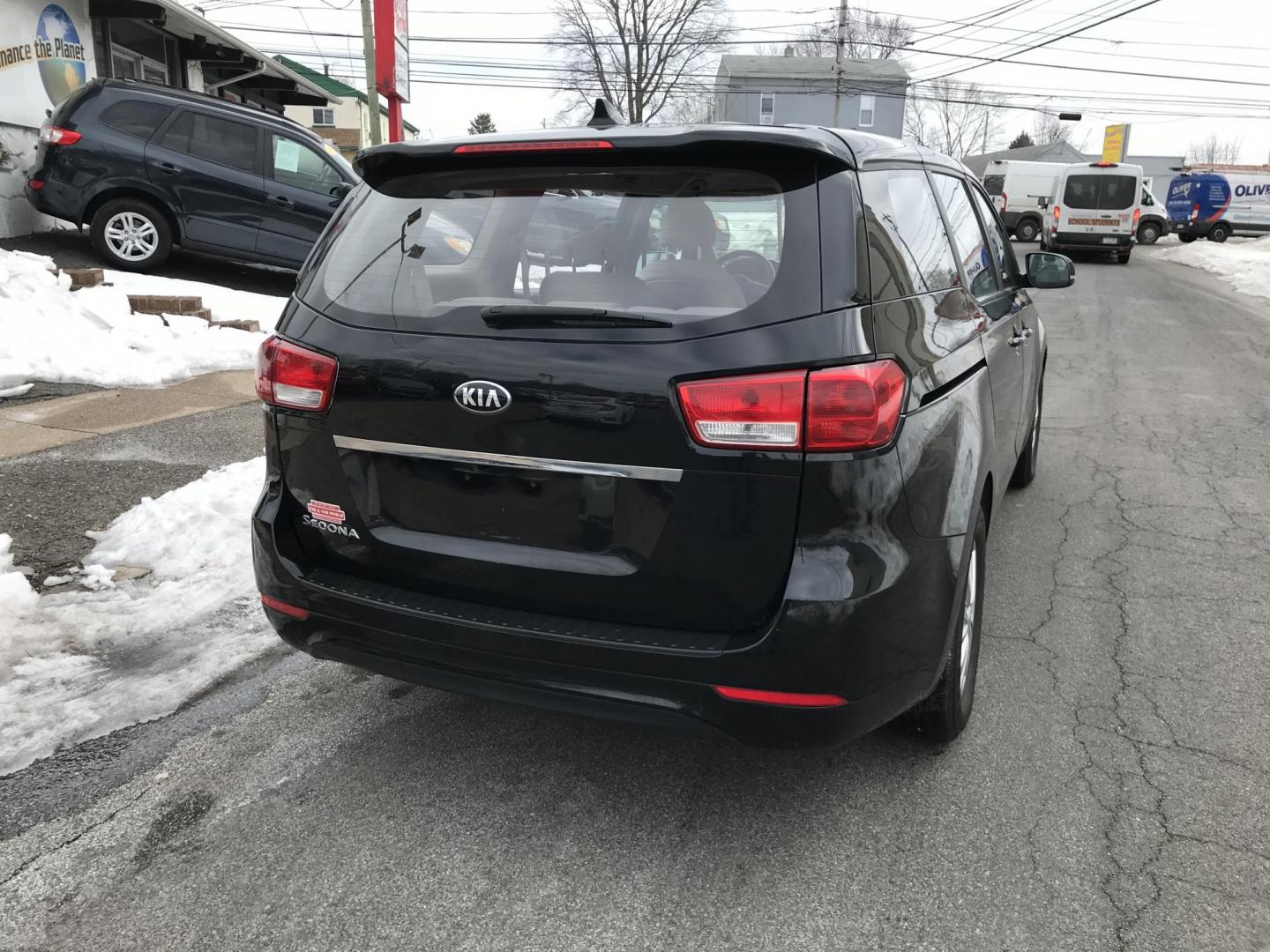 2017 Black /Beige Kia Sedona L (KNDMA5C17H6) with an 3.3L V6 DOHC 24V engine, 6A transmission, located at 577 Chester Pike, Prospect Park, PA, 19076, (610) 237-1015, 39.886154, -75.302338 - 2017 Kia Sedona L: Backup camera, new PA inspection, SUPER CLEAN, runs LIKE NEW! This vehicle comes inspected and has been given a bumper to bumper safety check. It is very clean, reliable, and well maintained. We offer a unique pay plan that is known for being the easiest and fastest financing o - Photo#6