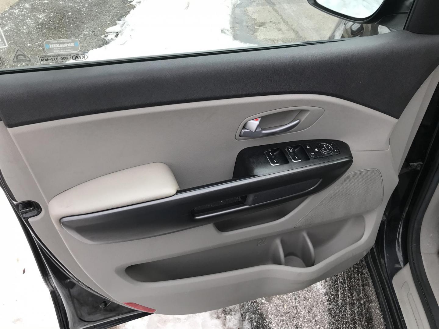 2017 Black /Beige Kia Sedona L (KNDMA5C17H6) with an 3.3L V6 DOHC 24V engine, 6A transmission, located at 577 Chester Pike, Prospect Park, PA, 19076, (610) 237-1015, 39.886154, -75.302338 - 2017 Kia Sedona L: Backup camera, new PA inspection, SUPER CLEAN, runs LIKE NEW! This vehicle comes inspected and has been given a bumper to bumper safety check. It is very clean, reliable, and well maintained. We offer a unique pay plan that is known for being the easiest and fastest financing o - Photo#8