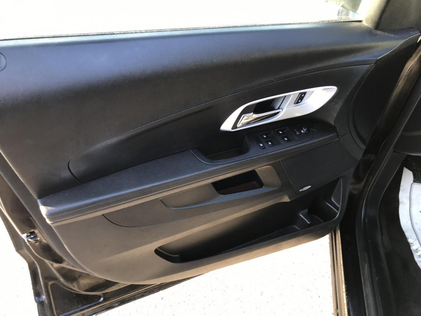 2017 Black /Black Chevrolet Equinox LT (2GNALCEK5H6) with an 2.4L L4 DOHC 16V FFV engine, 6A transmission, located at 577 Chester Pike, Prospect Park, PA, 19076, (610) 237-1015, 39.886154, -75.302338 - 2017 Chevy Equinox LT: Backup camera, sunroof, new PA inspection, SUPER CLEAN, runs LIKE NEW! This vehicle comes inspected and has been given a bumper to bumper safety check. It is very clean, reliable, and well maintained. We offer a unique pay plan that is known for being the easiest and fastes - Photo#9