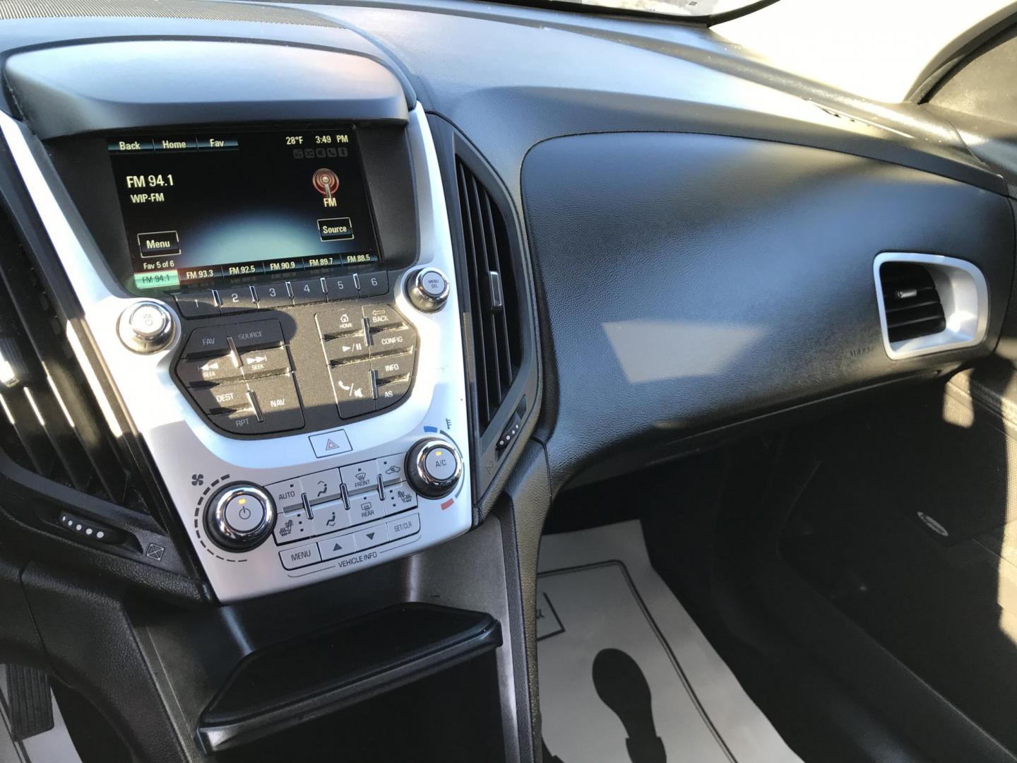 2017 Black /Black Chevrolet Equinox LT (2GNALCEK5H6) with an 2.4L L4 DOHC 16V FFV engine, 6A transmission, located at 577 Chester Pike, Prospect Park, PA, 19076, (610) 237-1015, 39.886154, -75.302338 - 2017 Chevy Equinox LT: Backup camera, sunroof, new PA inspection, SUPER CLEAN, runs LIKE NEW! This vehicle comes inspected and has been given a bumper to bumper safety check. It is very clean, reliable, and well maintained. We offer a unique pay plan that is known for being the easiest and fastes - Photo#13