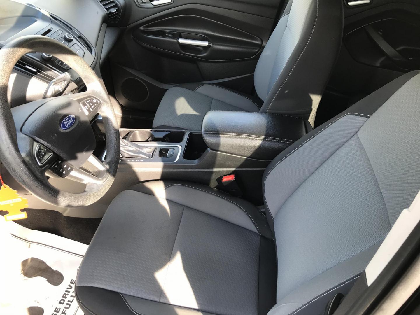 2017 Black /Black Ford Escape SE 4WD (1FMCU9G91HU) with an 2.0L L4 DOHC 16V engine, 6A transmission, located at 577 Chester Pike, Prospect Park, PA, 19076, (610) 237-1015, 39.886154, -75.302338 - 2017 Ford Escape SE: Only 120k miles, 4x4, backup camera, SUPER CLEAN, runs LIKE NEW! This vehicle comes inspected and has been given a bumper to bumper safety check. It is very clean, reliable, and well maintained. We offer a unique pay plan that is known for being the easiest and fastest financ - Photo#9