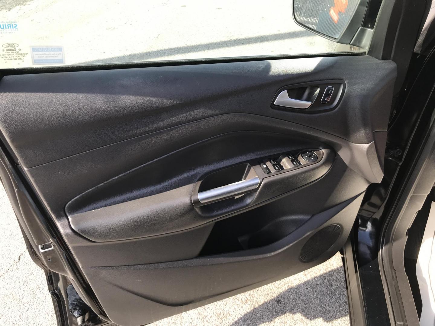 2017 Black /Black Ford Escape SE 4WD (1FMCU9G91HU) with an 2.0L L4 DOHC 16V engine, 6A transmission, located at 577 Chester Pike, Prospect Park, PA, 19076, (610) 237-1015, 39.886154, -75.302338 - 2017 Ford Escape SE: Only 120k miles, 4x4, backup camera, SUPER CLEAN, runs LIKE NEW! This vehicle comes inspected and has been given a bumper to bumper safety check. It is very clean, reliable, and well maintained. We offer a unique pay plan that is known for being the easiest and fastest financ - Photo#8