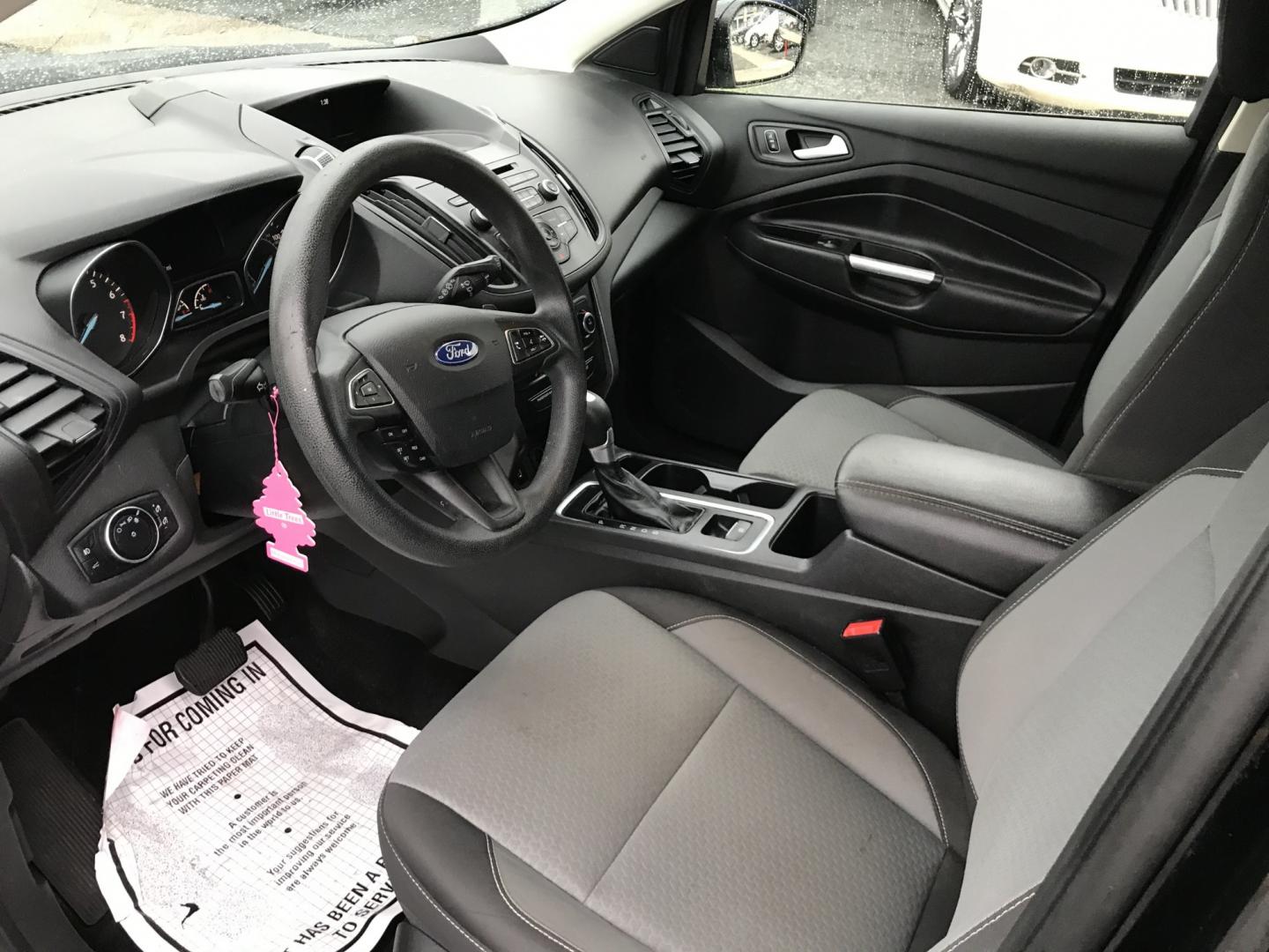 2017 Black /Black Ford Escape SE 4WD (1FMCU9G91HU) with an 2.0L L4 DOHC 16V engine, 6A transmission, located at 577 Chester Pike, Prospect Park, PA, 19076, (610) 237-1015, 39.886154, -75.302338 - 2017 Ford Escape SE: Great on gas, 4x4, backup camera, SUPER CLEAN, runs LIKE NEW! This vehicle comes inspected and has been given a bumper to bumper safety check. It is very clean, reliable, and well maintained. We offer a unique pay plan that is known for being the easiest and fastest financing- Photo#6