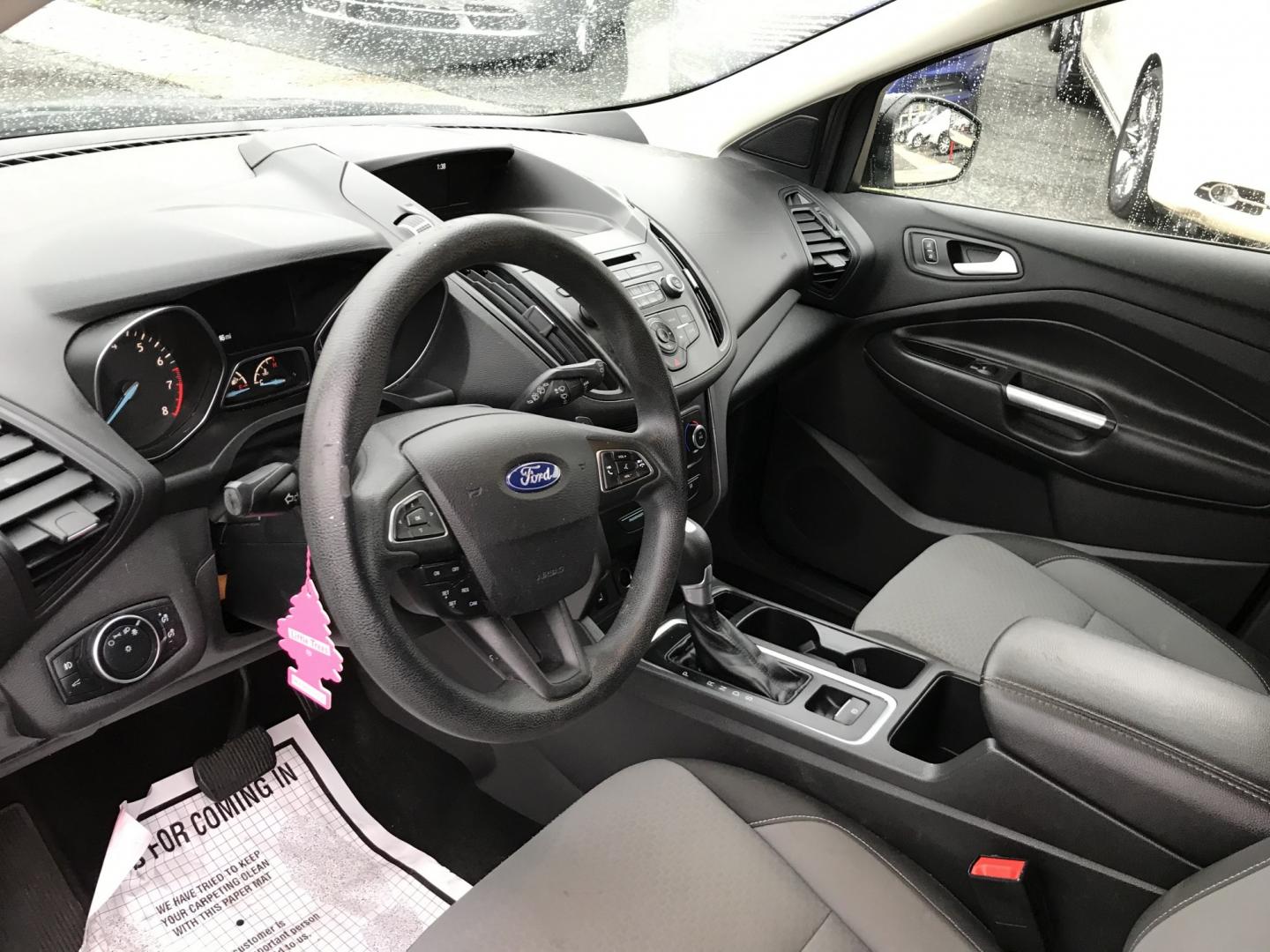 2017 Black /Black Ford Escape SE 4WD (1FMCU9G91HU) with an 2.0L L4 DOHC 16V engine, 6A transmission, located at 577 Chester Pike, Prospect Park, PA, 19076, (610) 237-1015, 39.886154, -75.302338 - 2017 Ford Escape SE: Great on gas, 4x4, backup camera, SUPER CLEAN, runs LIKE NEW! This vehicle comes inspected and has been given a bumper to bumper safety check. It is very clean, reliable, and well maintained. We offer a unique pay plan that is known for being the easiest and fastest financing- Photo#9