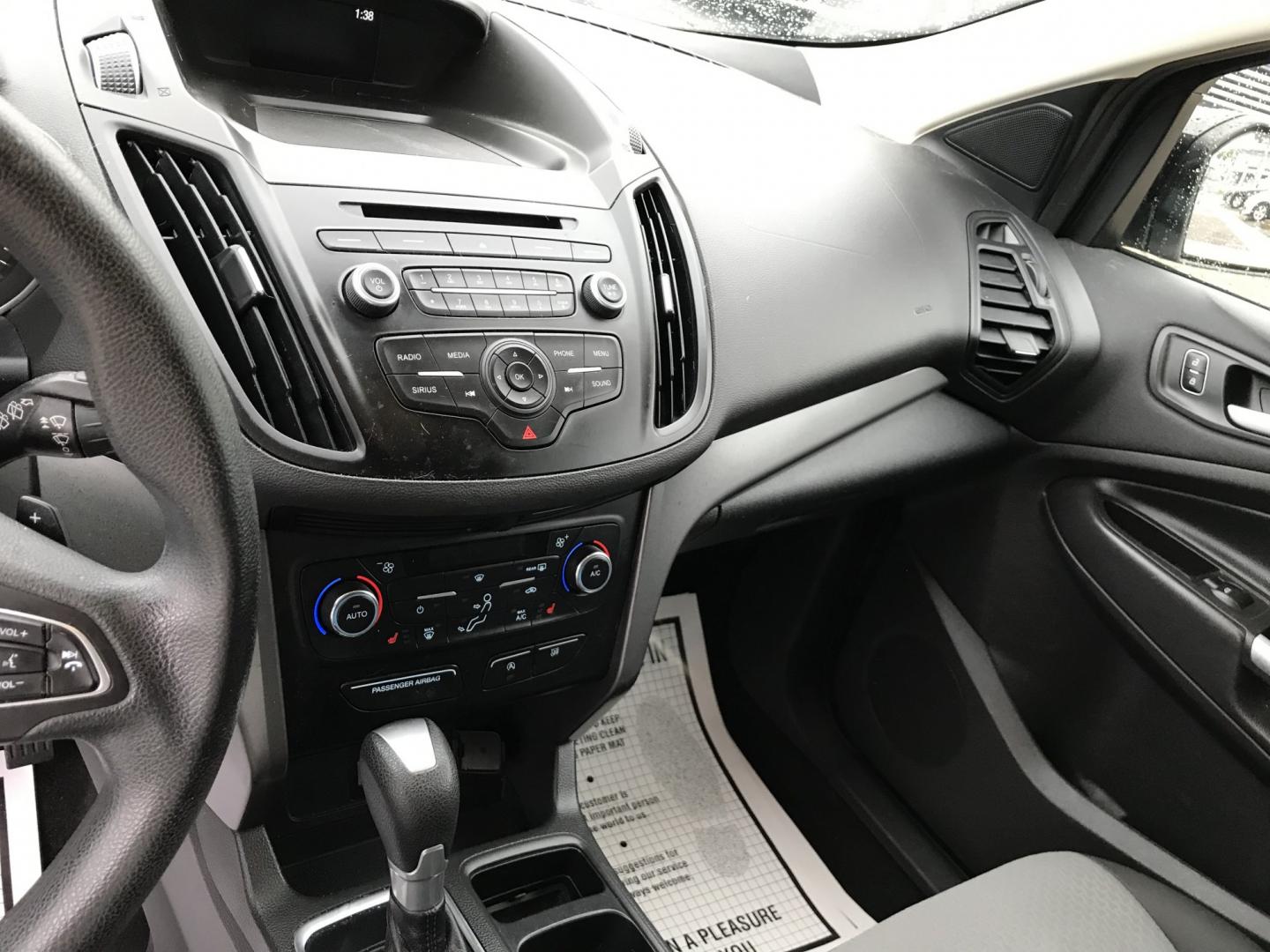 2017 Black /Black Ford Escape SE 4WD (1FMCU9G91HU) with an 2.0L L4 DOHC 16V engine, 6A transmission, located at 577 Chester Pike, Prospect Park, PA, 19076, (610) 237-1015, 39.886154, -75.302338 - 2017 Ford Escape SE: Great on gas, 4x4, backup camera, SUPER CLEAN, runs LIKE NEW! This vehicle comes inspected and has been given a bumper to bumper safety check. It is very clean, reliable, and well maintained. We offer a unique pay plan that is known for being the easiest and fastest financing- Photo#11