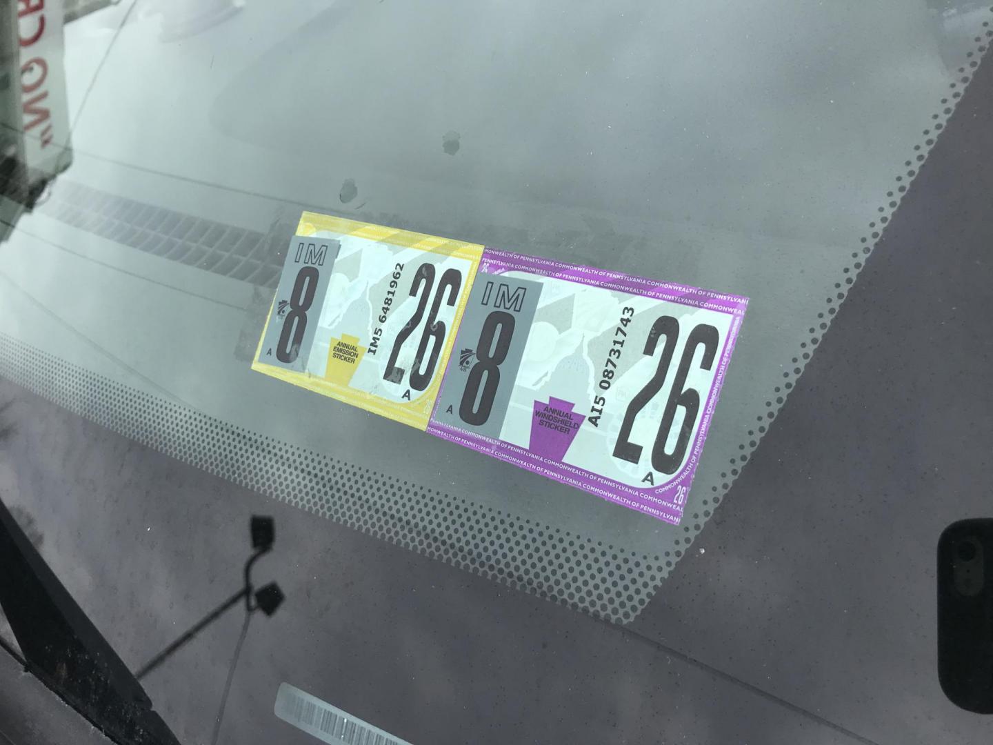 2012 White /Tan Jeep Grand Cherokee Laredo 4WD (1C4RJFAG4CC) with an 3.6L V6 DOHC 24V engine, 5-Speed Automatic transmission, located at 577 Chester Pike, Prospect Park, PA, 19076, (610) 237-1015, 39.886154, -75.302338 - 2012 Jeep Grand Cherokee Laredo: 4x4, sunroof, Bluetooth, SUPER CLEAN, runs STRONG! - Photo#4