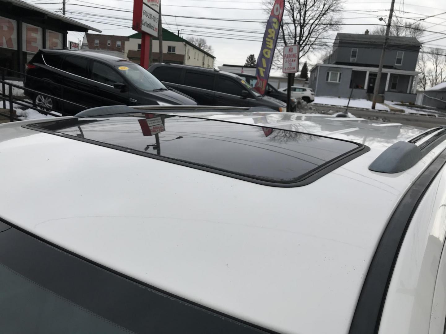 2012 White /Tan Jeep Grand Cherokee Laredo 4WD (1C4RJFAG4CC) with an 3.6L V6 DOHC 24V engine, 5-Speed Automatic transmission, located at 577 Chester Pike, Prospect Park, PA, 19076, (610) 237-1015, 39.886154, -75.302338 - 2012 Jeep Grand Cherokee Laredo: 4x4, sunroof, Bluetooth, SUPER CLEAN, runs STRONG! - Photo#5