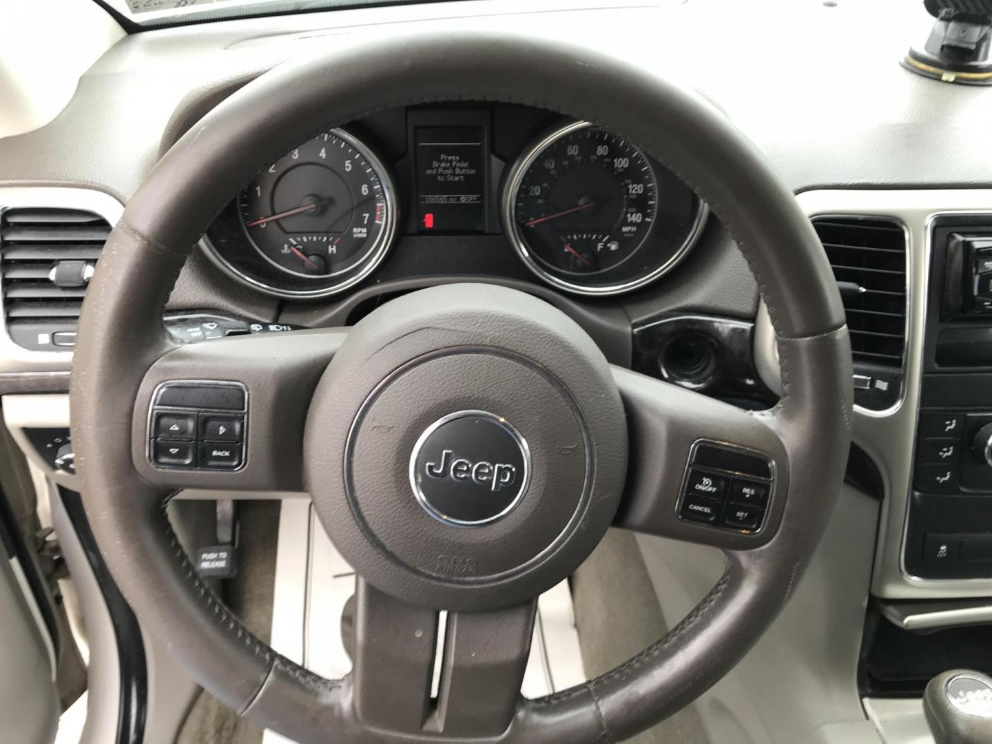 2012 White /Tan Jeep Grand Cherokee Laredo 4WD (1C4RJFAG4CC) with an 3.6L V6 DOHC 24V engine, 5-Speed Automatic transmission, located at 577 Chester Pike, Prospect Park, PA, 19076, (610) 237-1015, 39.886154, -75.302338 - 2012 Jeep Grand Cherokee Laredo: 4x4, sunroof, Bluetooth, SUPER CLEAN, runs STRONG! - Photo#10