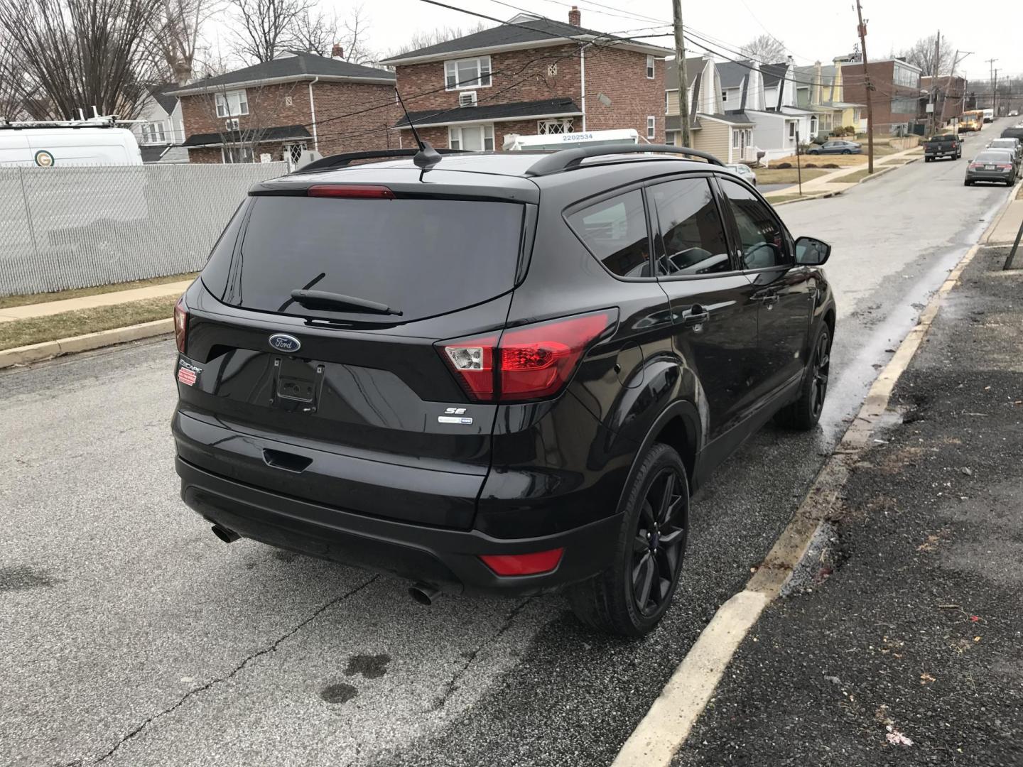 2019 Black /Black Ford Escape SE 4WD (1FMCU9GD9KU) with an 1.5L L4 DOHC 16V engine, 6A transmission, located at 577 Chester Pike, Prospect Park, PA, 19076, (610) 237-1015, 39.886154, -75.302338 - Photo#4