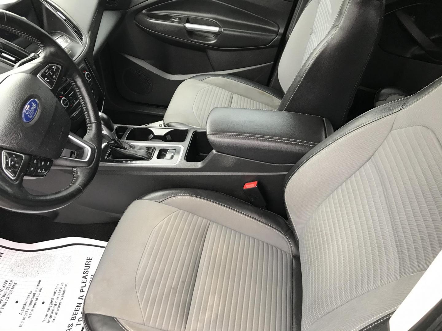 2019 Black /Black Ford Escape SE 4WD (1FMCU9GD9KU) with an 1.5L L4 DOHC 16V engine, 6A transmission, located at 577 Chester Pike, Prospect Park, PA, 19076, (610) 237-1015, 39.886154, -75.302338 - Photo#9