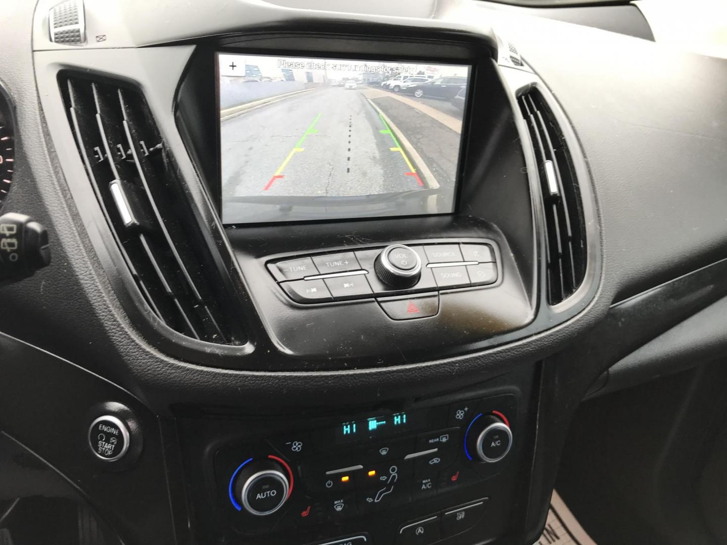 2019 Black /Black Ford Escape SE 4WD (1FMCU9GD9KU) with an 1.5L L4 DOHC 16V engine, 6A transmission, located at 577 Chester Pike, Prospect Park, PA, 19076, (610) 237-1015, 39.886154, -75.302338 - Photo#13