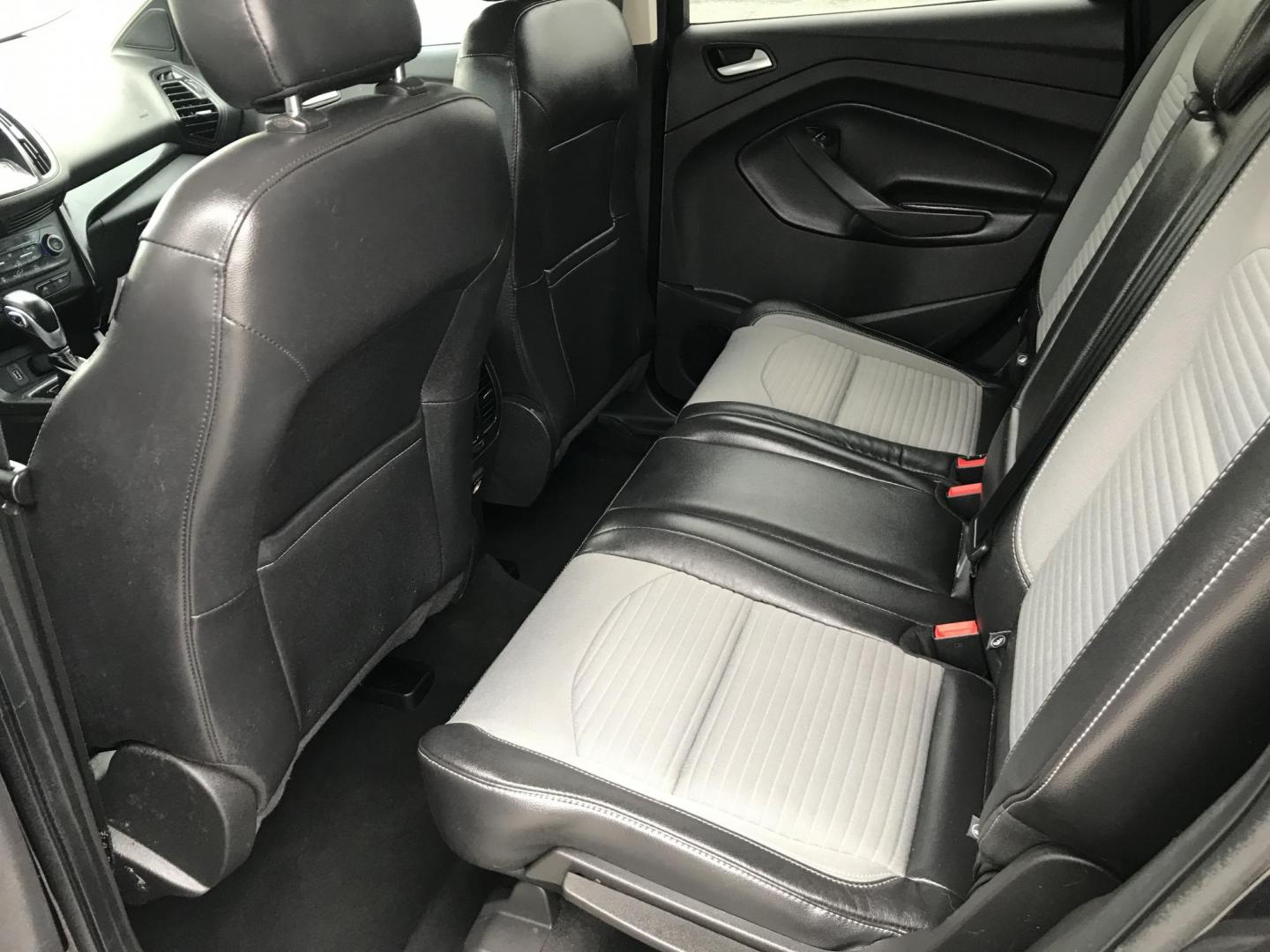 2019 Black /Black Ford Escape SE 4WD (1FMCU9GD9KU) with an 1.5L L4 DOHC 16V engine, 6A transmission, located at 577 Chester Pike, Prospect Park, PA, 19076, (610) 237-1015, 39.886154, -75.302338 - Photo#16