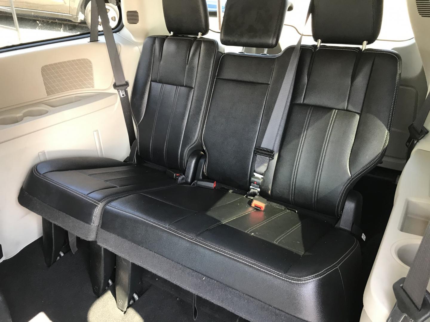 2016 Gray /Black Chrysler Town & Country Touring (2C4RC1BG3GR) with an 3.6L V6 DOHC 24V engine, 6A transmission, located at 577 Chester Pike, Prospect Park, PA, 19076, (610) 237-1015, 39.886154, -75.302338 - 2016 Chrylser Town & Country Touring 105k miles • DVD Player Example Financing: • $3,500 Down • $100 Weekly • $200 Bi-Weekly We finance our own vehicles. We do not obtain or review traditional consumer credit reports. Financing decisions are based on verified income, ability to repay,- Photo#18