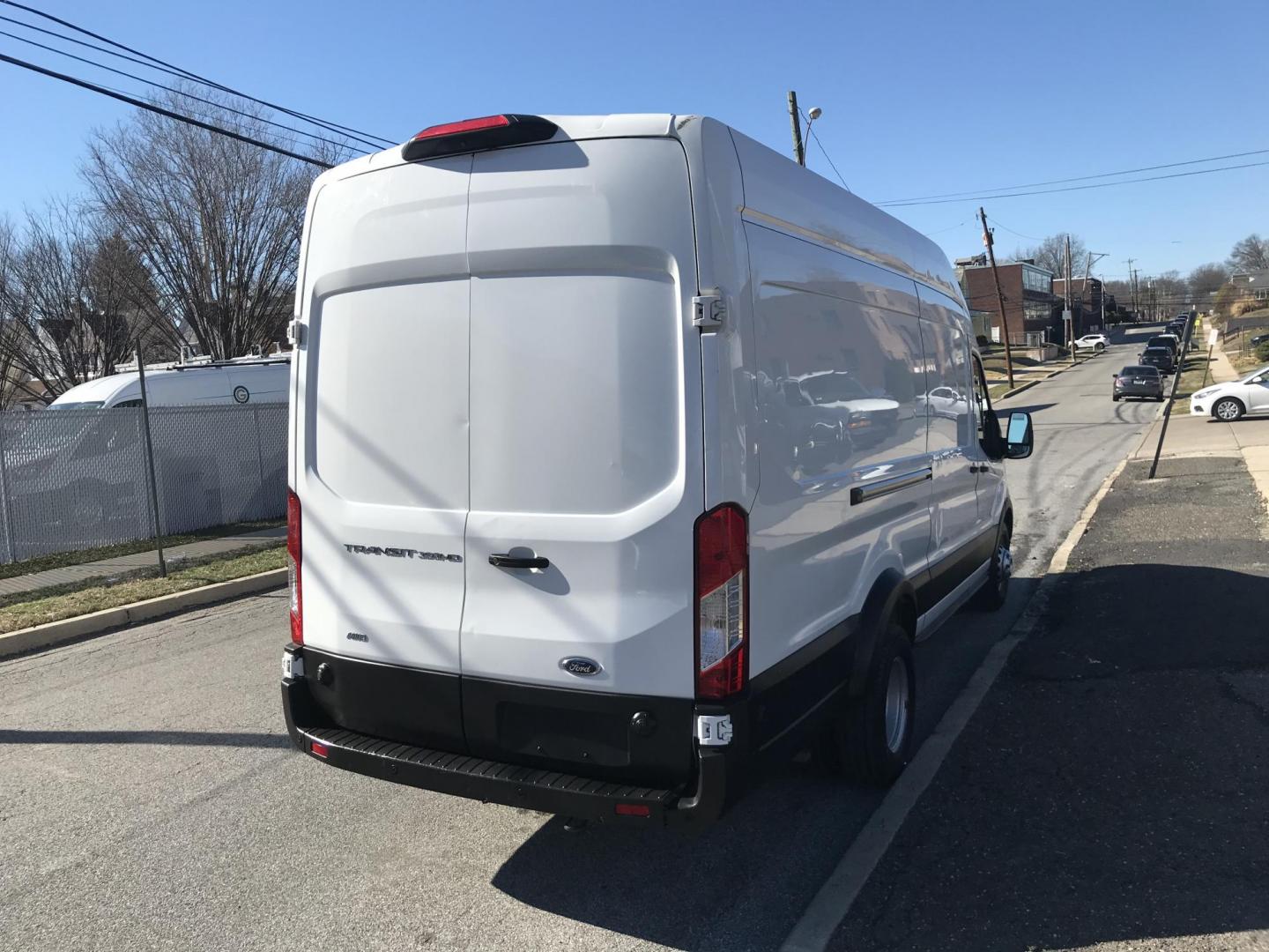 2020 White /Gray Ford Transit 350 (1FTBF4U85LK) with an 3.5 V6 engine, Automatic transmission, located at 577 Chester Pike, Prospect Park, PA, 19076, (610) 237-1015, 39.886154, -75.302338 - Photo#4